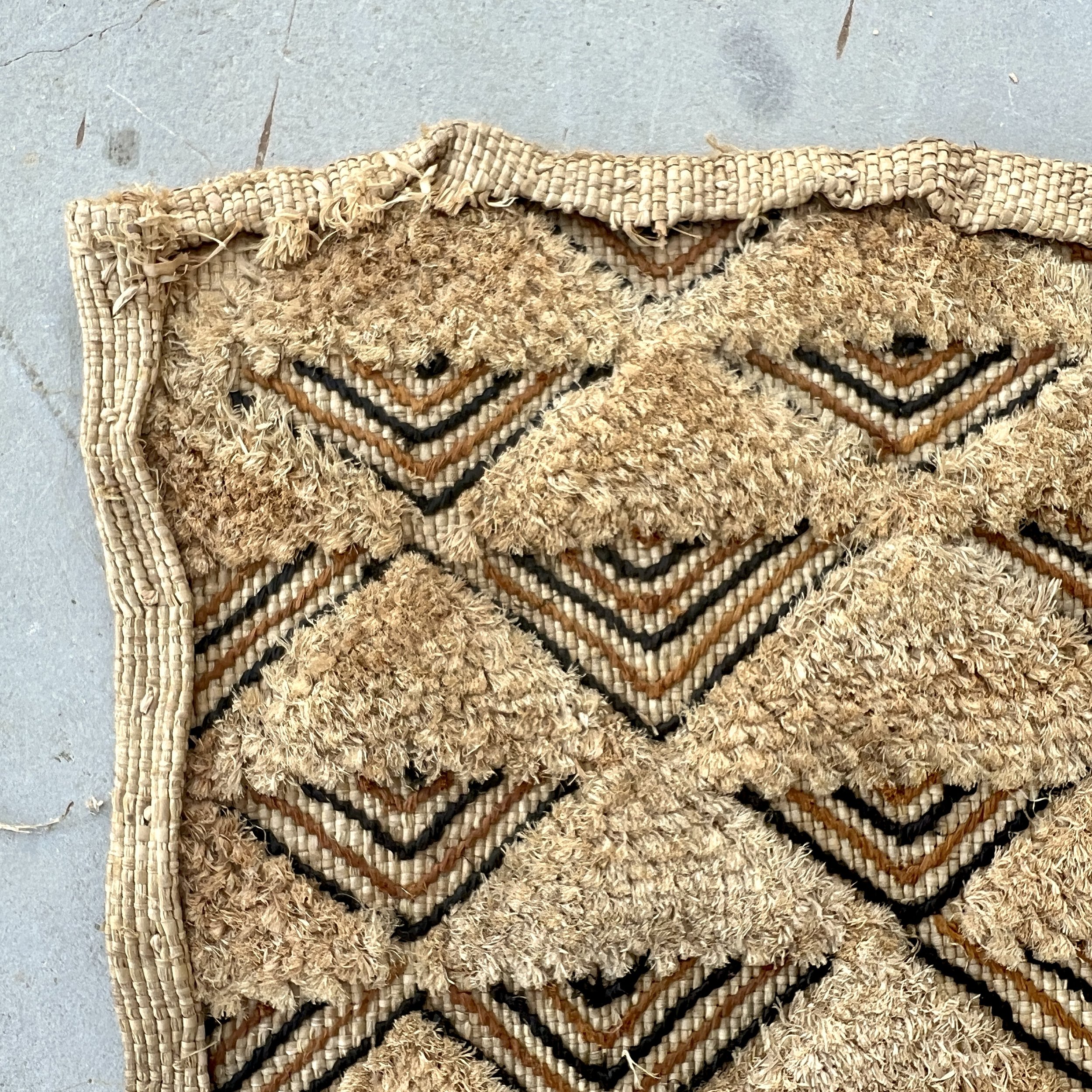 Kuba cloth small zigzag closeup 4