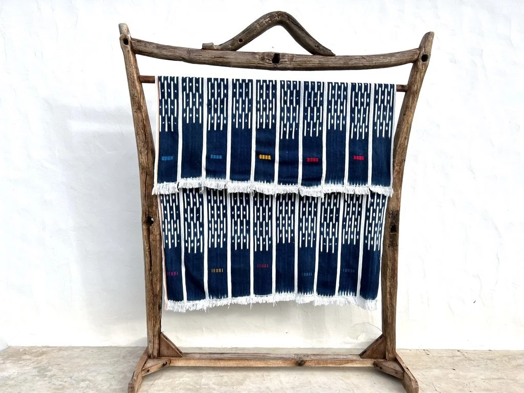 Baoulé blanket navy and white hanging 2