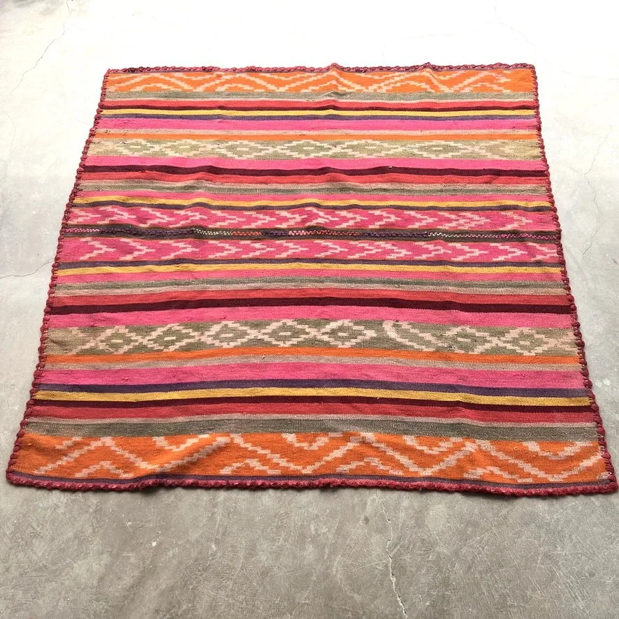 Vintage Frazada Peru bright colours on floor