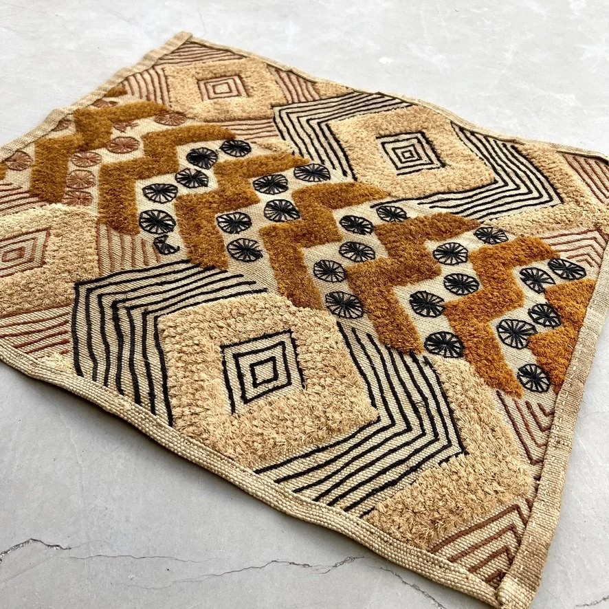 raffia textiles wheels shape diagonal view