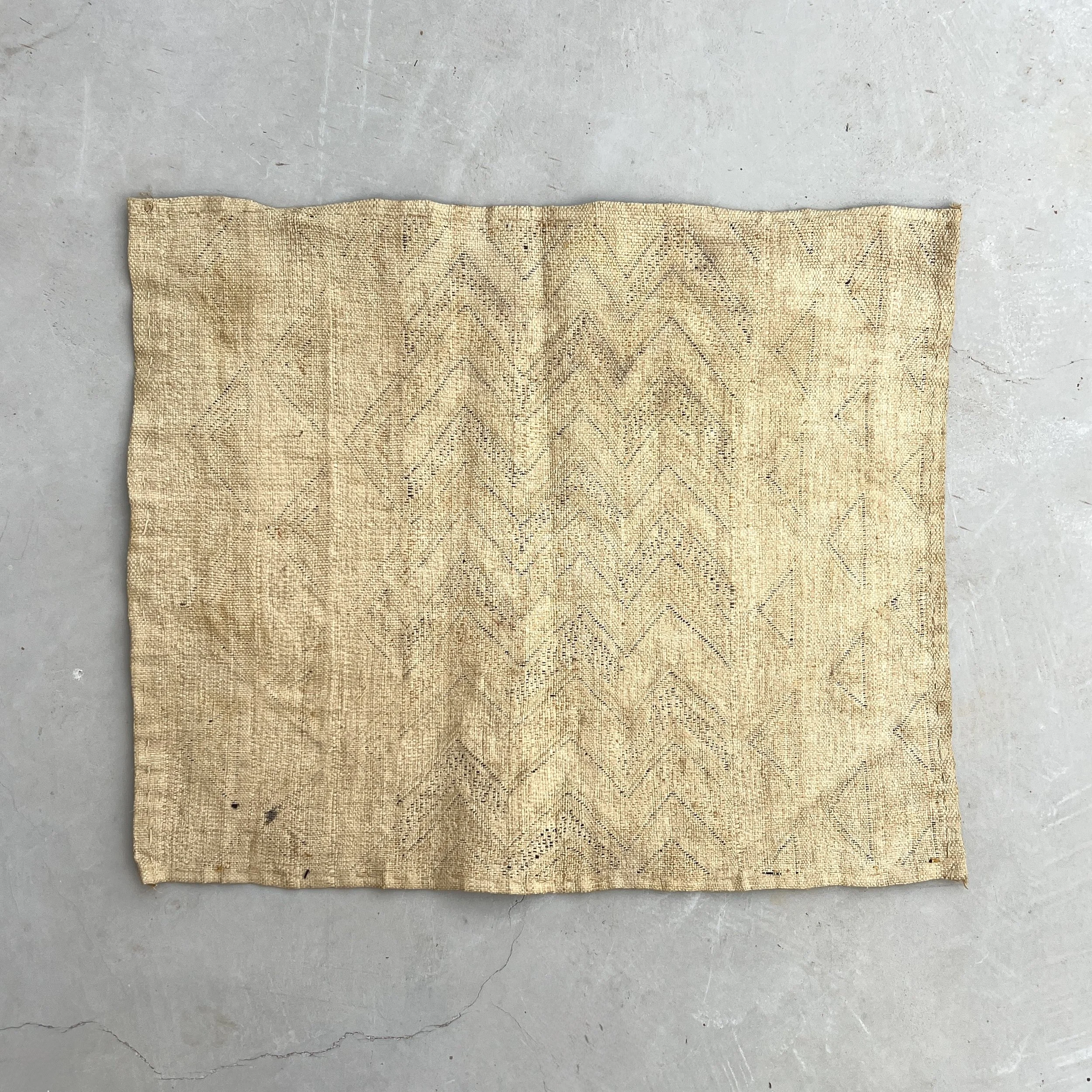 Kuba cloth pile triangles back