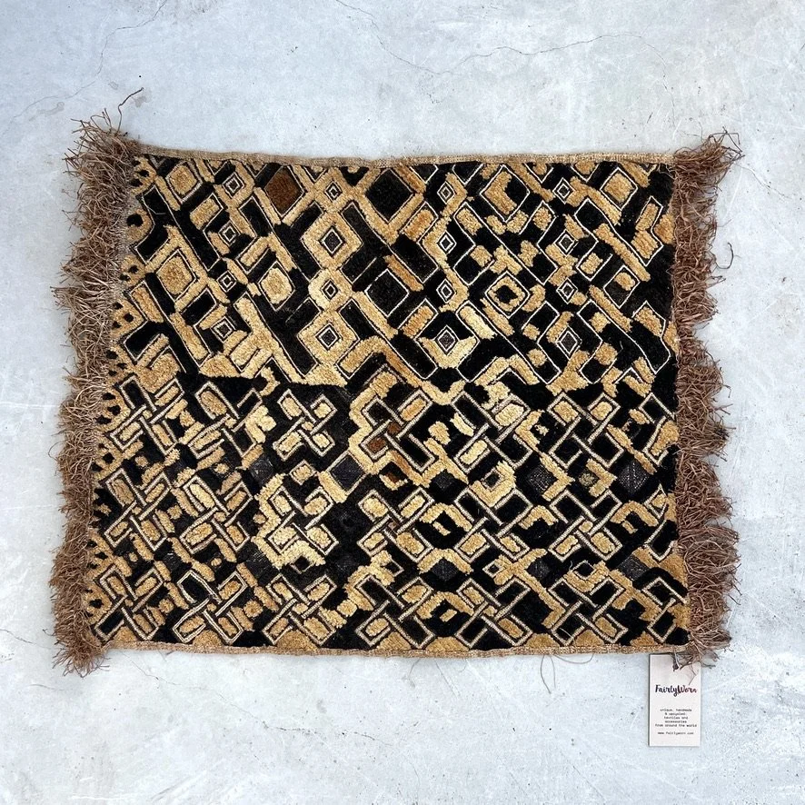 Kuba cloth large with fringe main