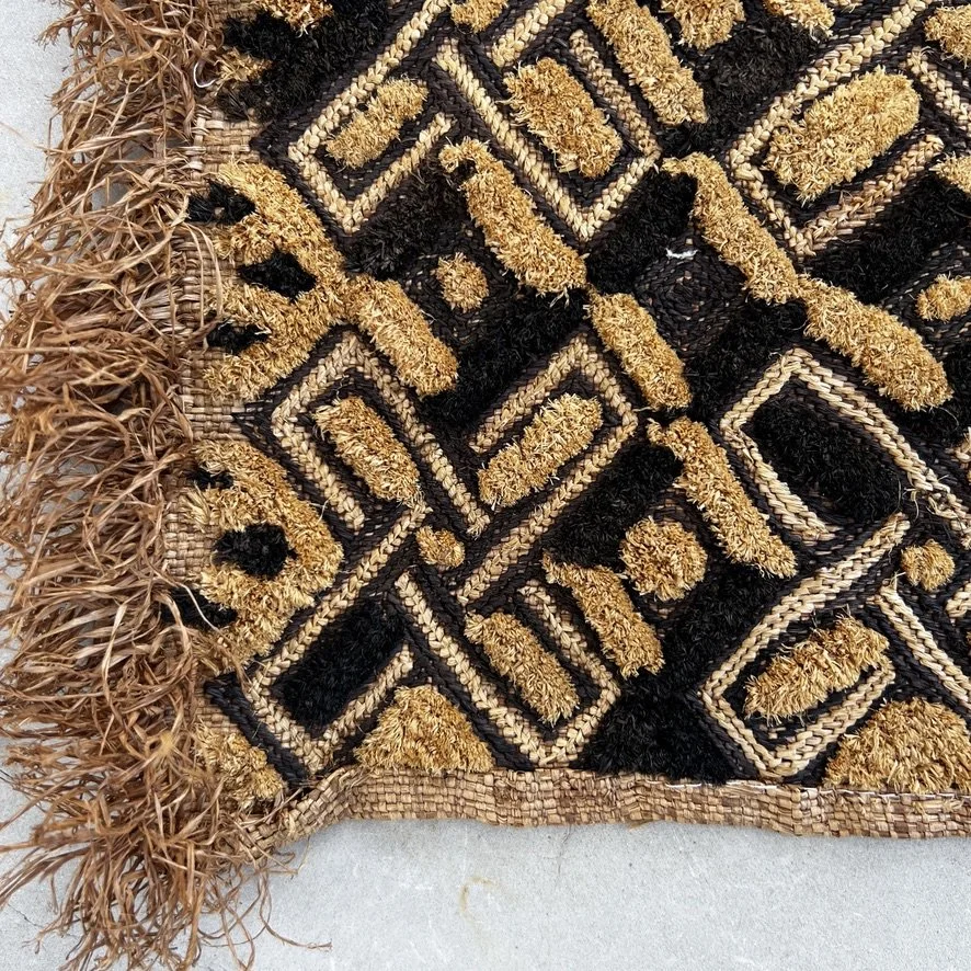 Kuba cloth large with fringe closeup 2