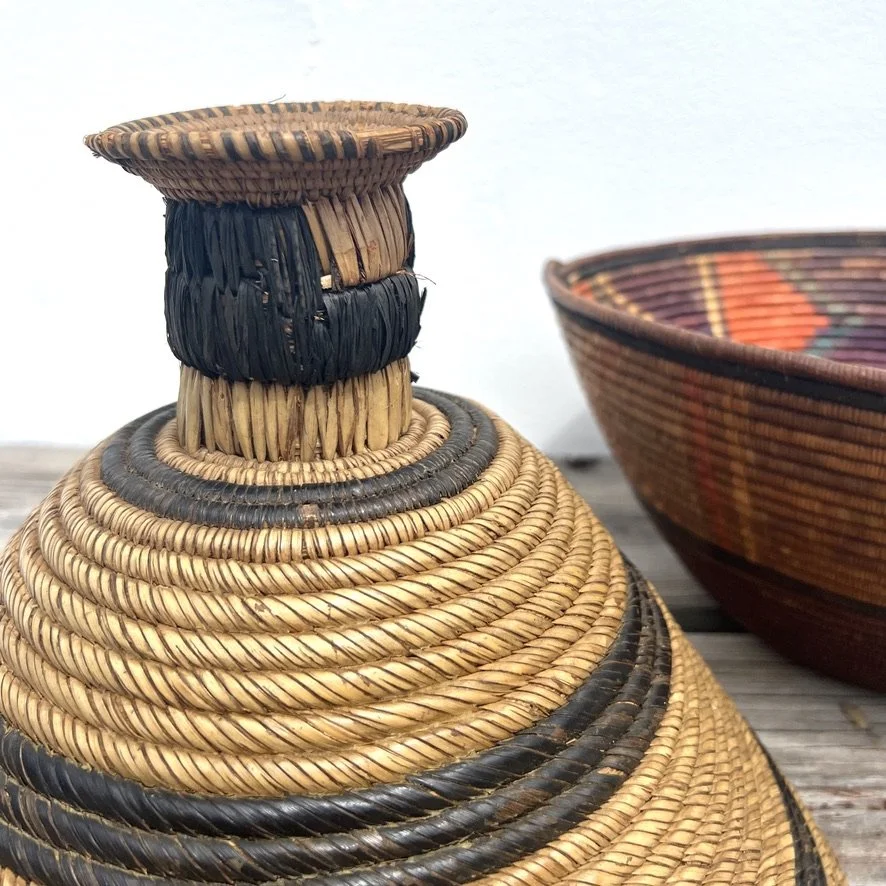 Rwandan basket with lid closeup 1