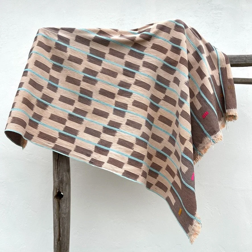 Baoulé blanket aqua stripes on salmon hanging 1