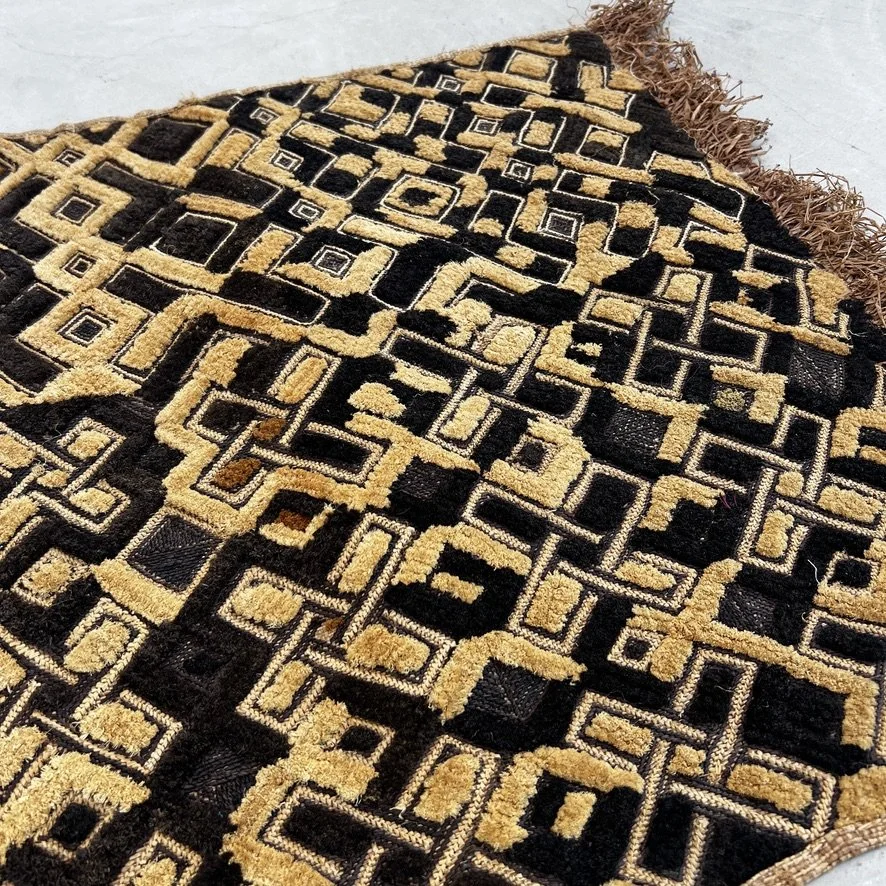 Kuba cloth large with fringe diagonal