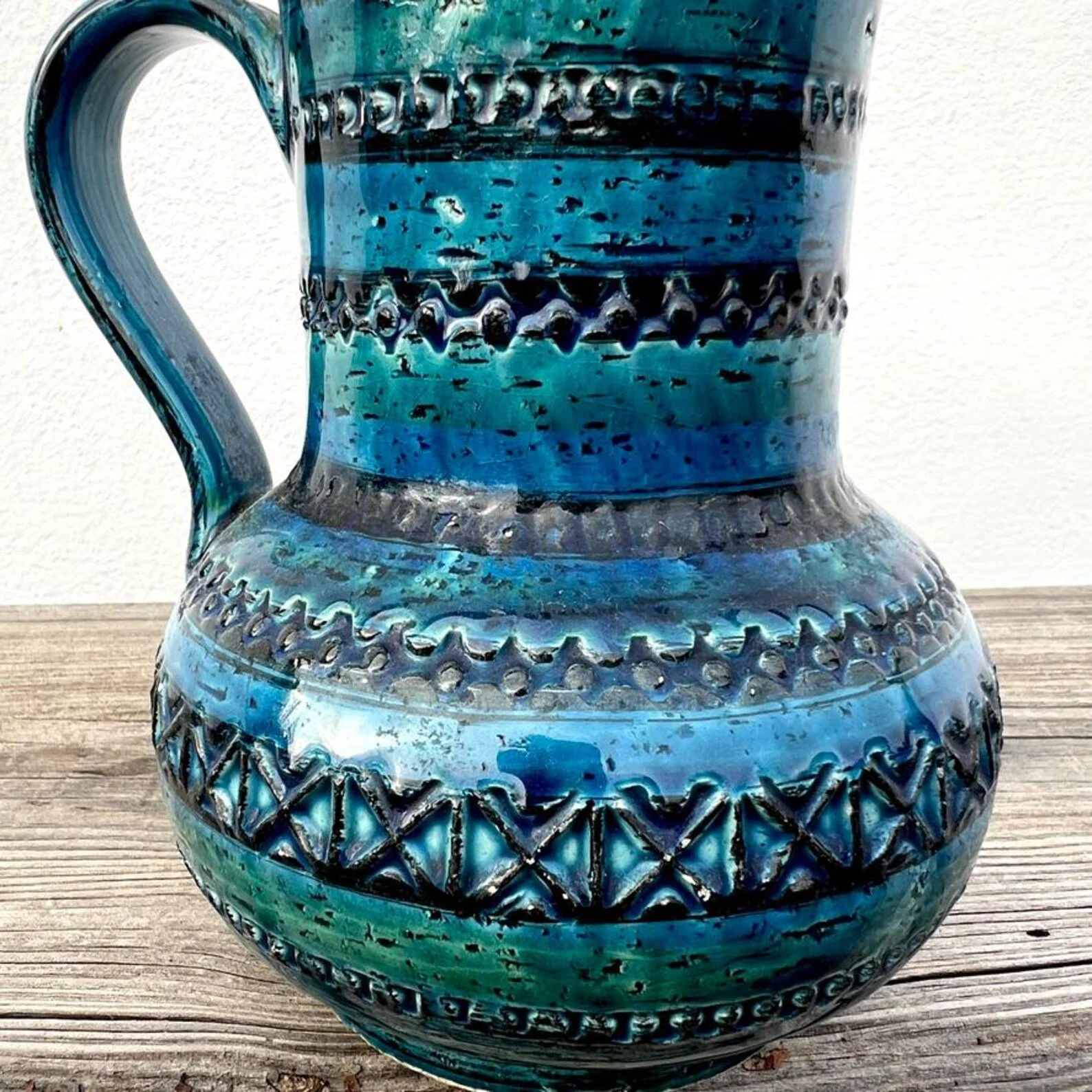 Aldo Londi Rimini Blu jug closeup