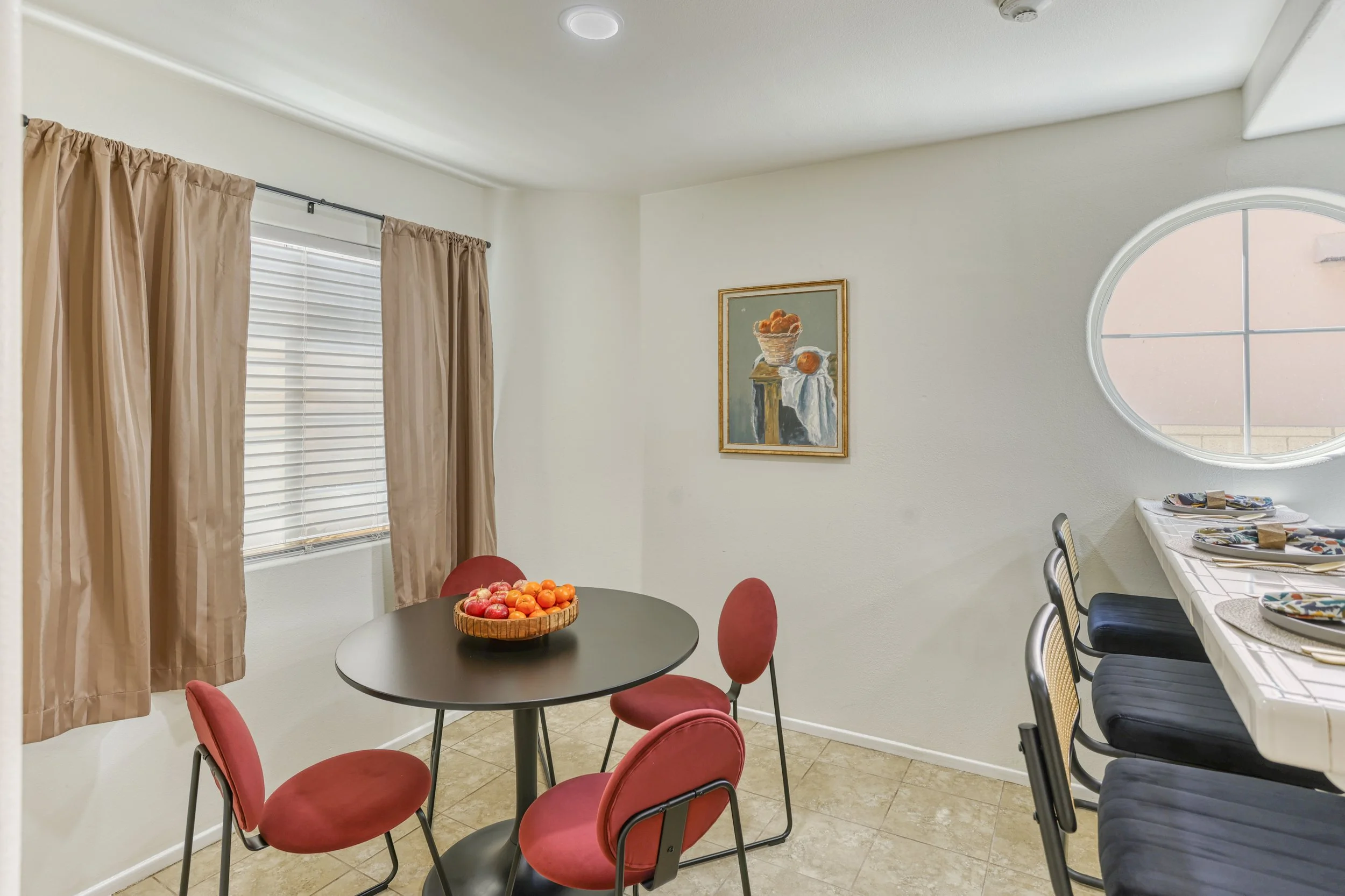 cozy-breakfast-nook.JPG