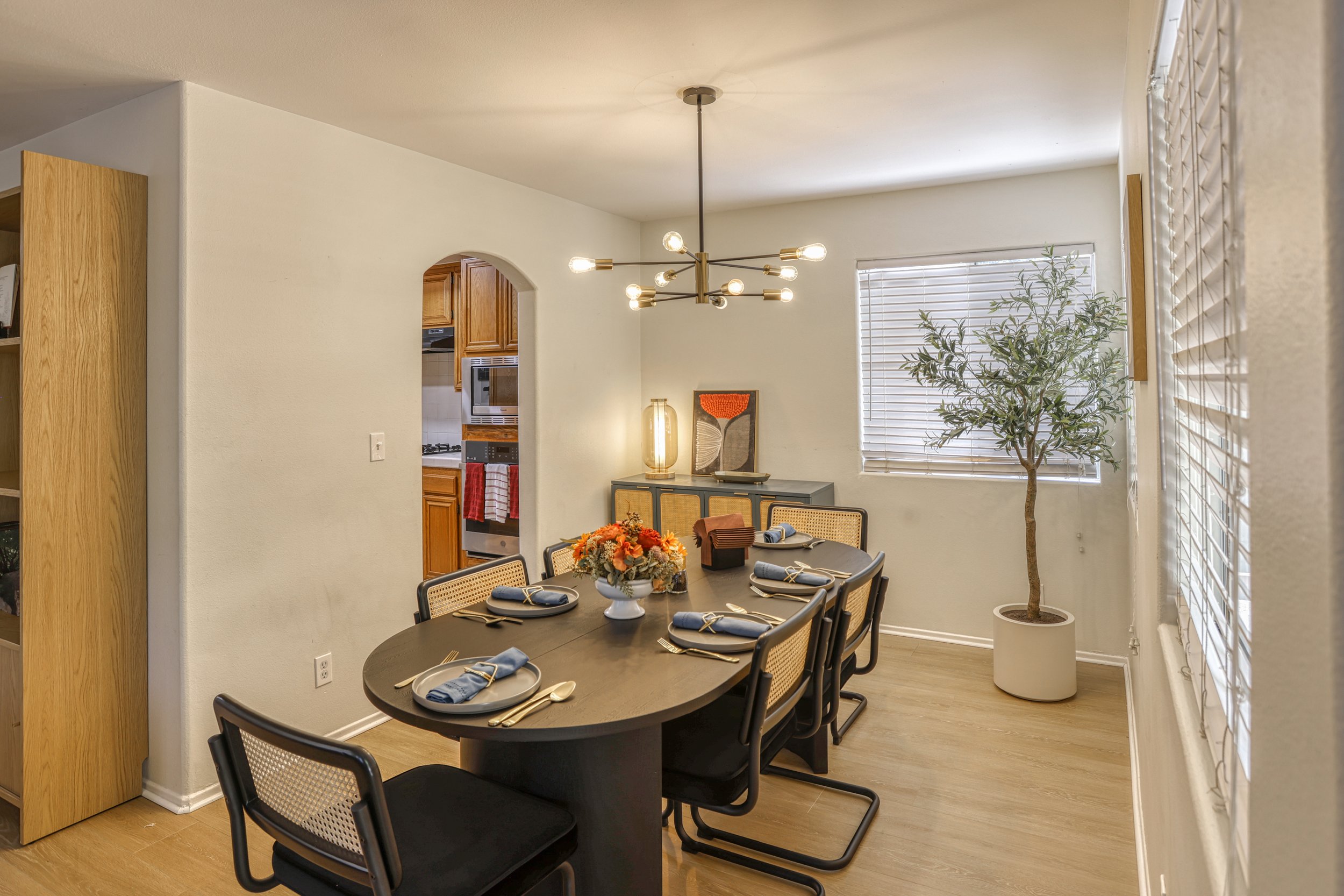 elegant-dining-area.JPG