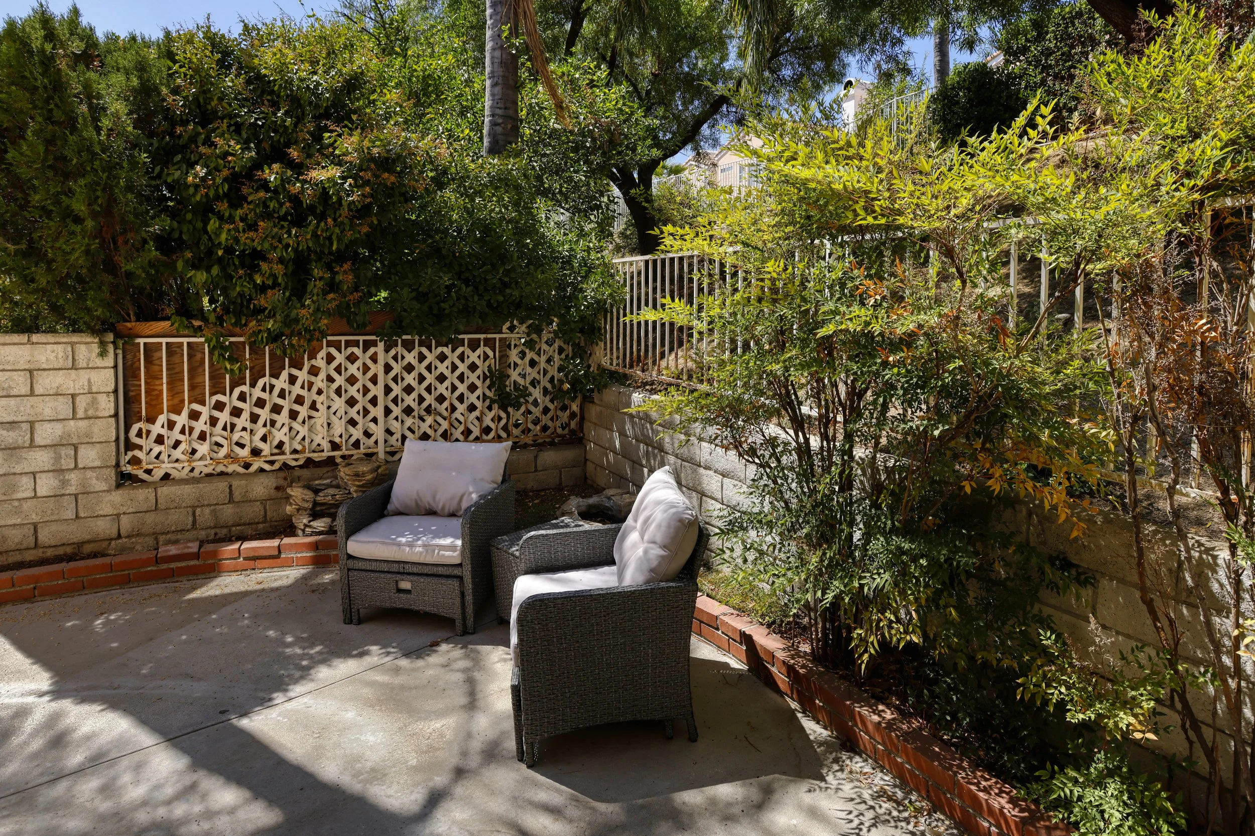 relaxing-outdoor-nook.JPG