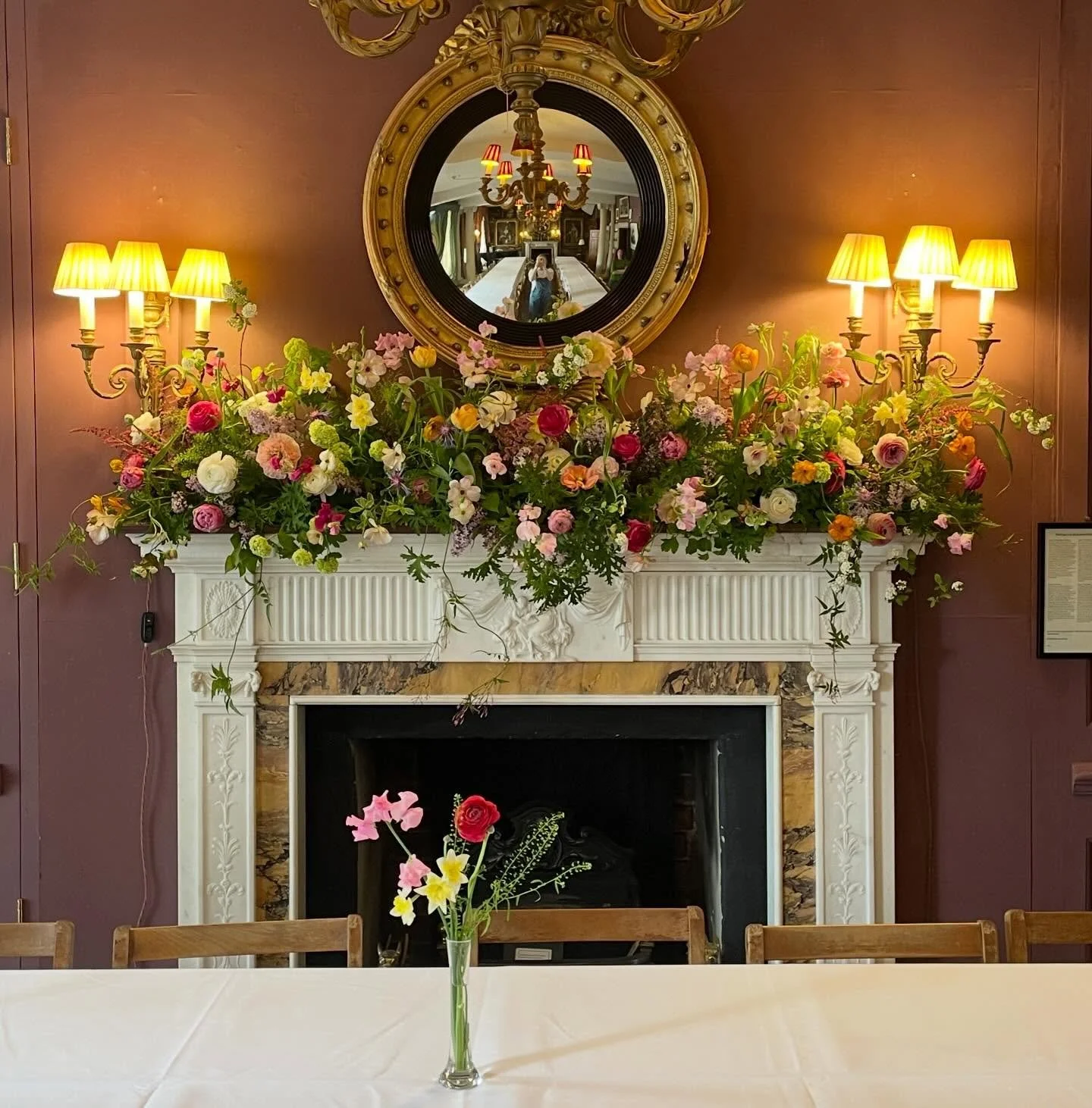 Lovely to be back at it last Saturday! The service at my local church and then onto the gorgeous @brunswickhouseevents .That&rsquo;s a pretty perfect wedding to me 🥰.

Thanks so much for your help @sarahdanc ❤️

Thank you for the flowers @plantpassi