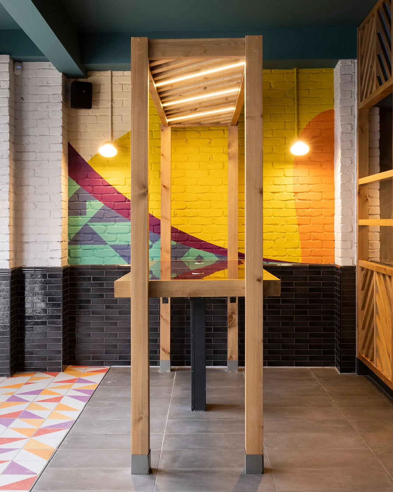 applied-studio-interior-designers-and-architects-jollibee-uk-12.jpg