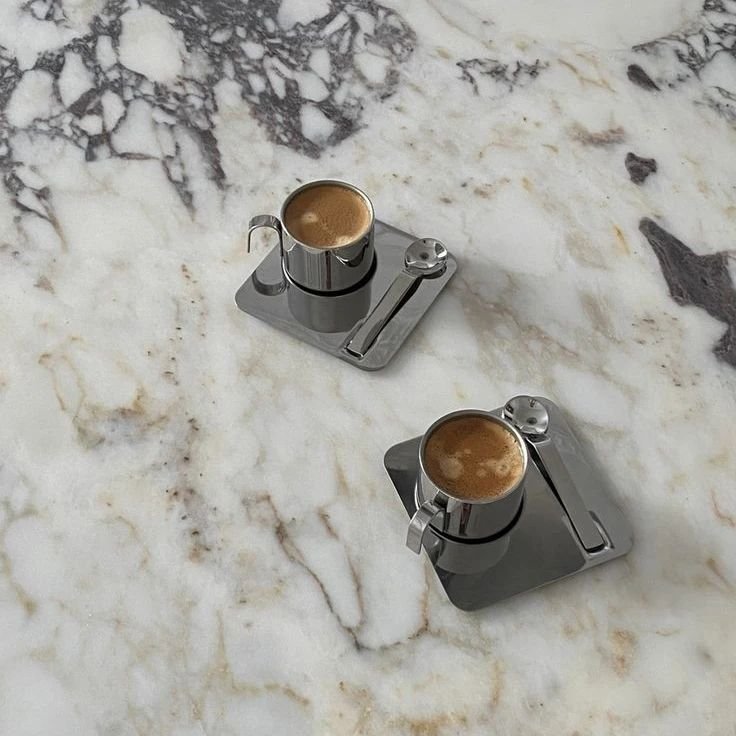 Eyebrows and espresso: the perfect blend for a perfect start to the day

.
#coffeefix #coffeeandbrows #coffee #espresso