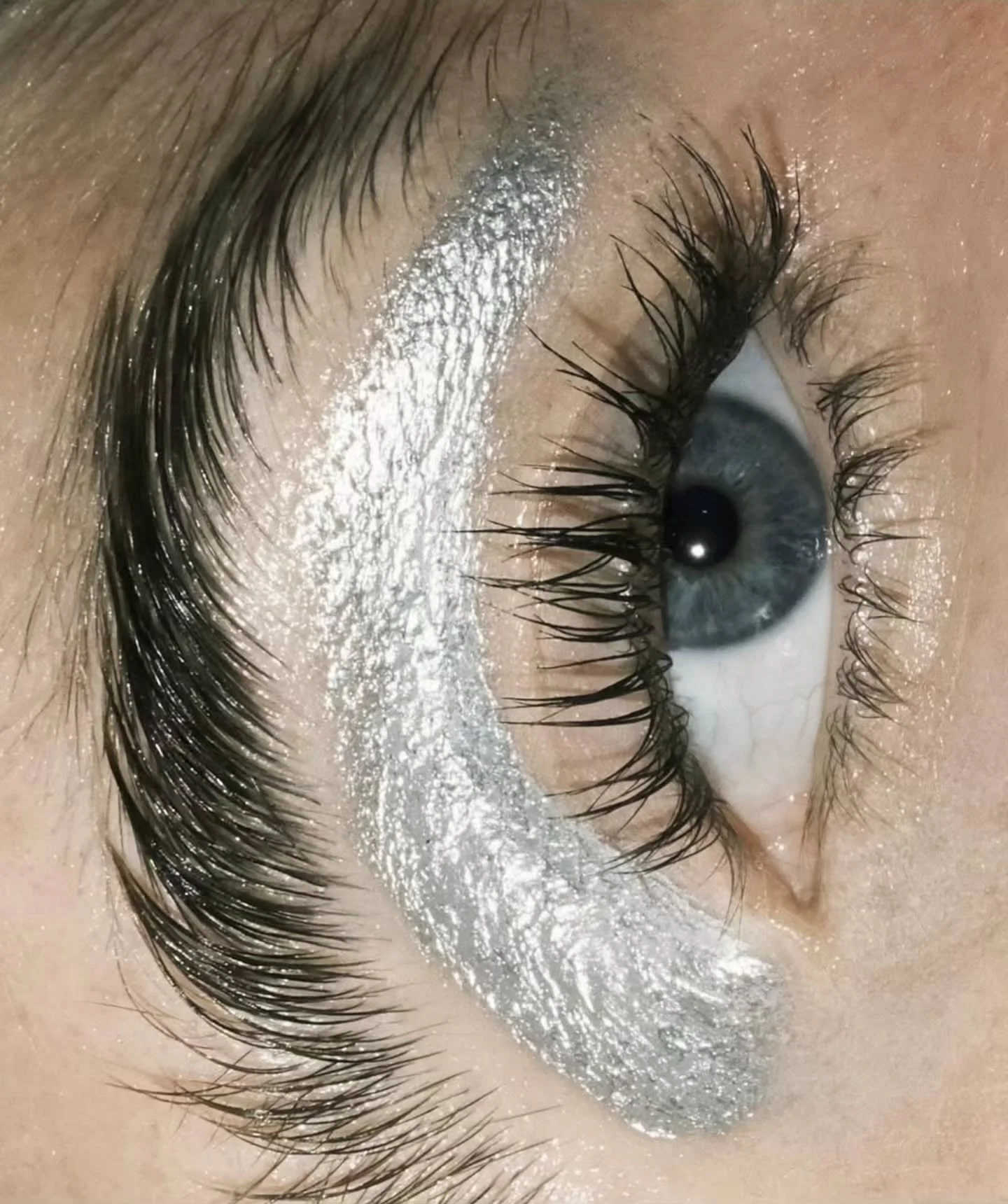 Silver linings &mdash; but make it brow adjacent.

#justbrowsing #realbeautyrealbrows #editorial #silverlinings