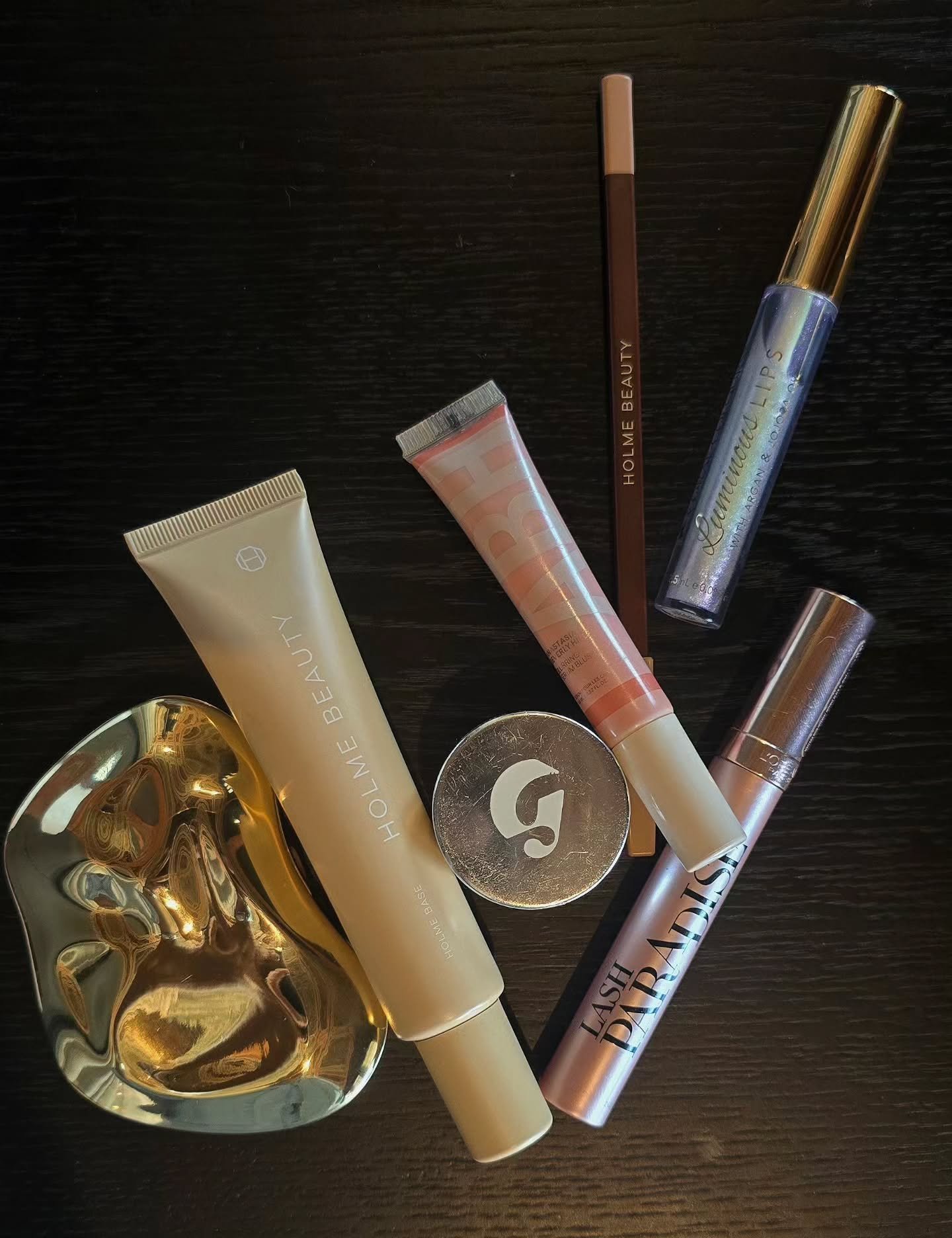 The products I reach for almost daily&mdash;the ones that make me feel like me, just a little more rested, lifted and polished.

Nothing complicated. Just good staples that earn their place.

@haleaubeauty 
@holmebeauty 
@glossier