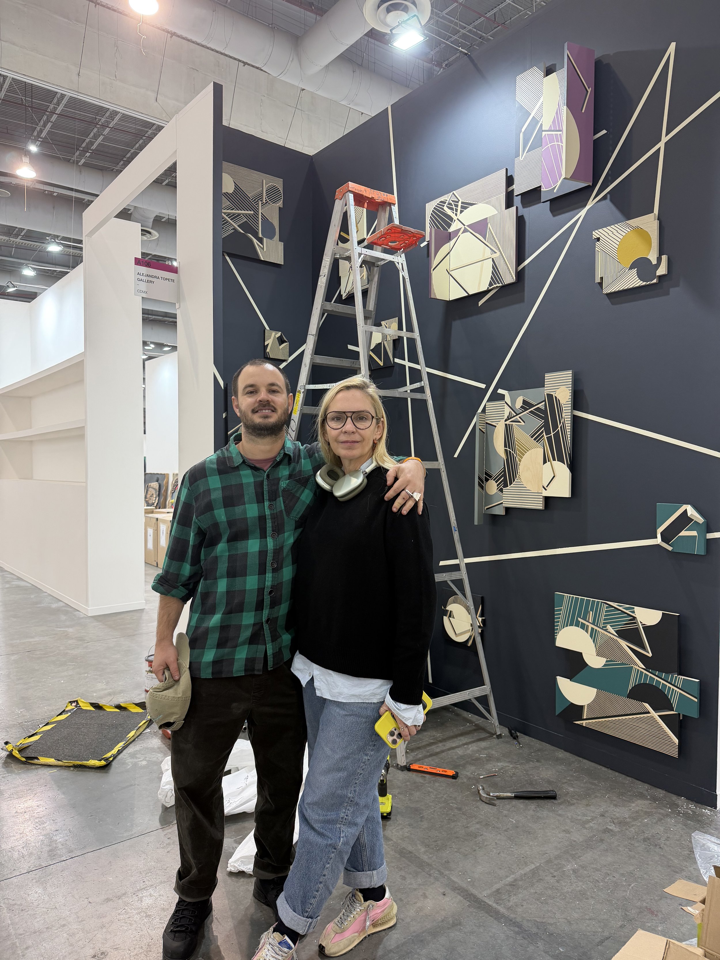 With Sandra_Montaje instalacion_ “pinturas cortadas “ 2026_Zona Maco DF.JPG