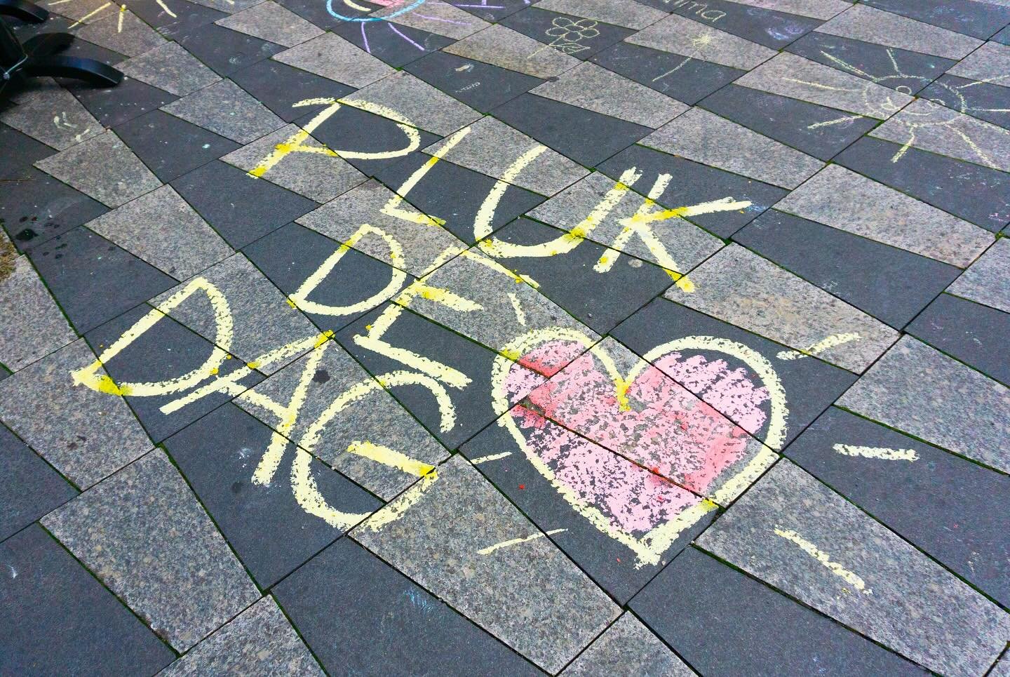 🌱 @dedanspunt 🌱

Aan komende zaterdag dansen wij bij de danspunt het Stoepkrijtduet. Wij hebben erzin!

Adres: spoorpark Tilburg 
Tijden: 14:30 - 15:00 en 15:45 - 16:15

Foto credits naar @liekekouwenhoven