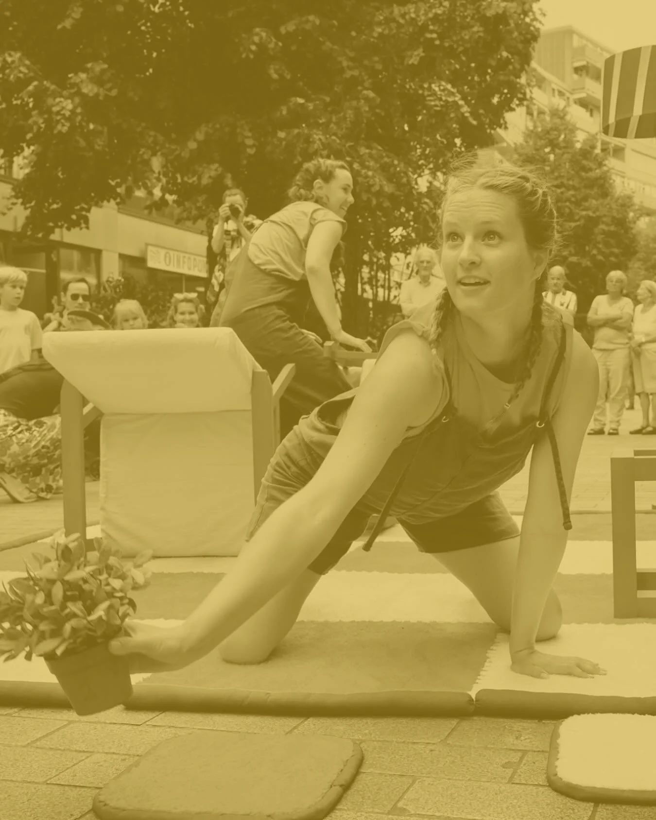 OP ZOEK: Twee understudy&rsquo;s / vervangers voor Stoepkrijtduet

Dansers met liefde voor speelse interactieve voorstellingen opgelet! Ben jij iemand die graag danst, speelt &eacute;n kinderen wil inspireren? Dan zijn wij op zoek naar jou!
Deze func