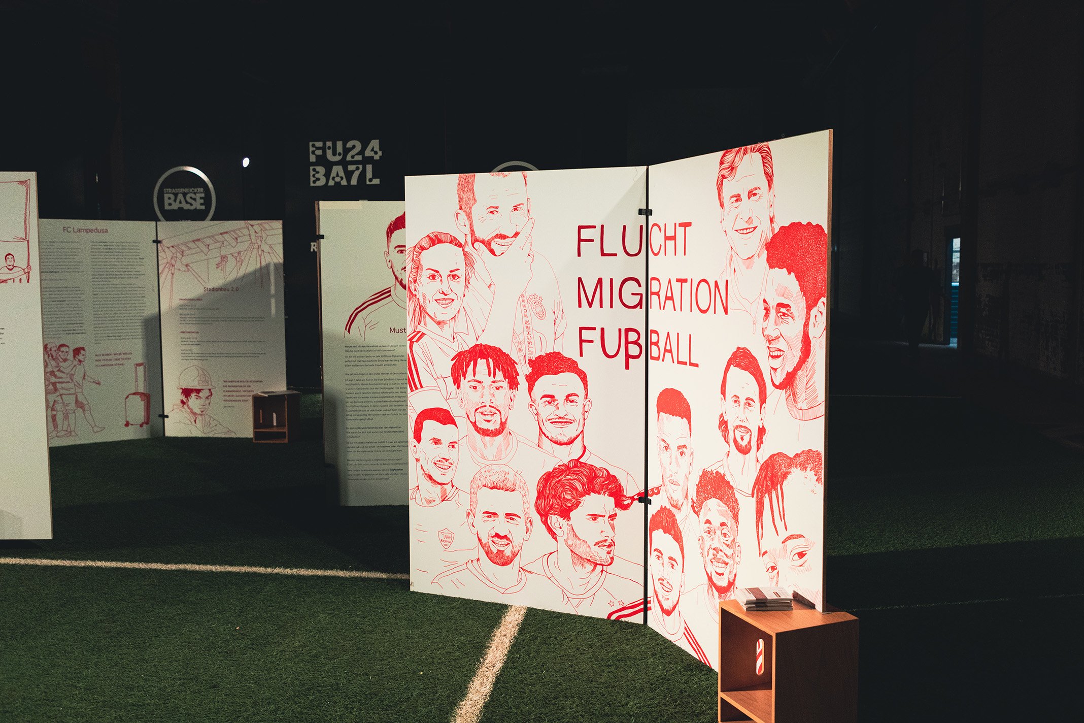 240415_247_Strassenkicker_Ausstellung4.jpg