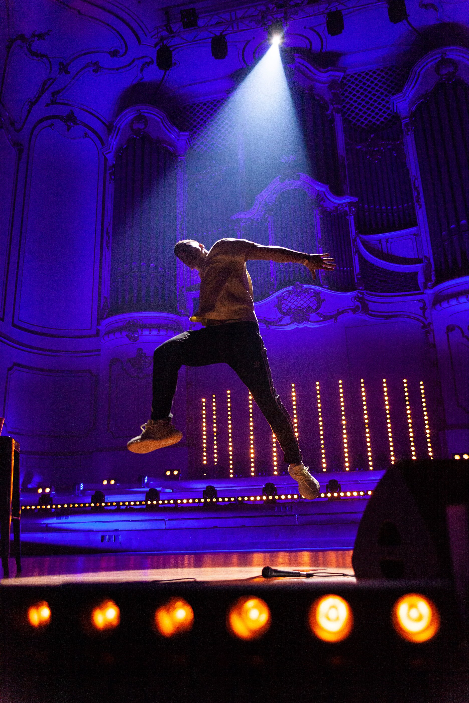 Stage Photography vom Bühnenbild von der "Hype" Show von Felix Lobrecht
