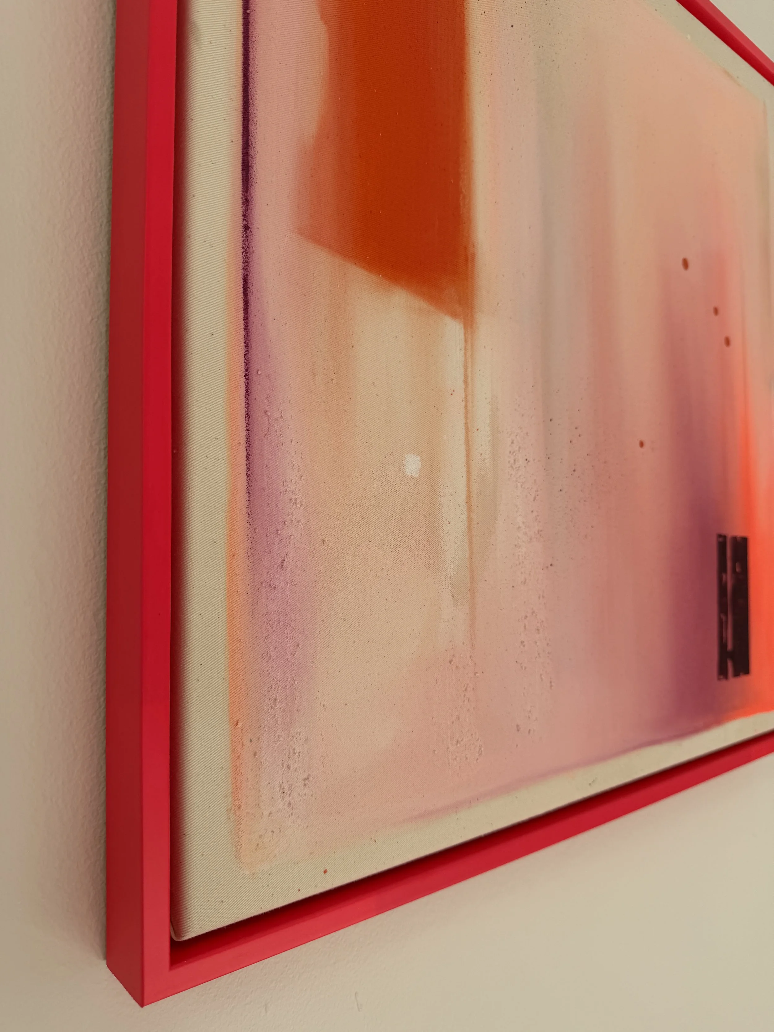 1000€ incl. Neon Red Floating Frame