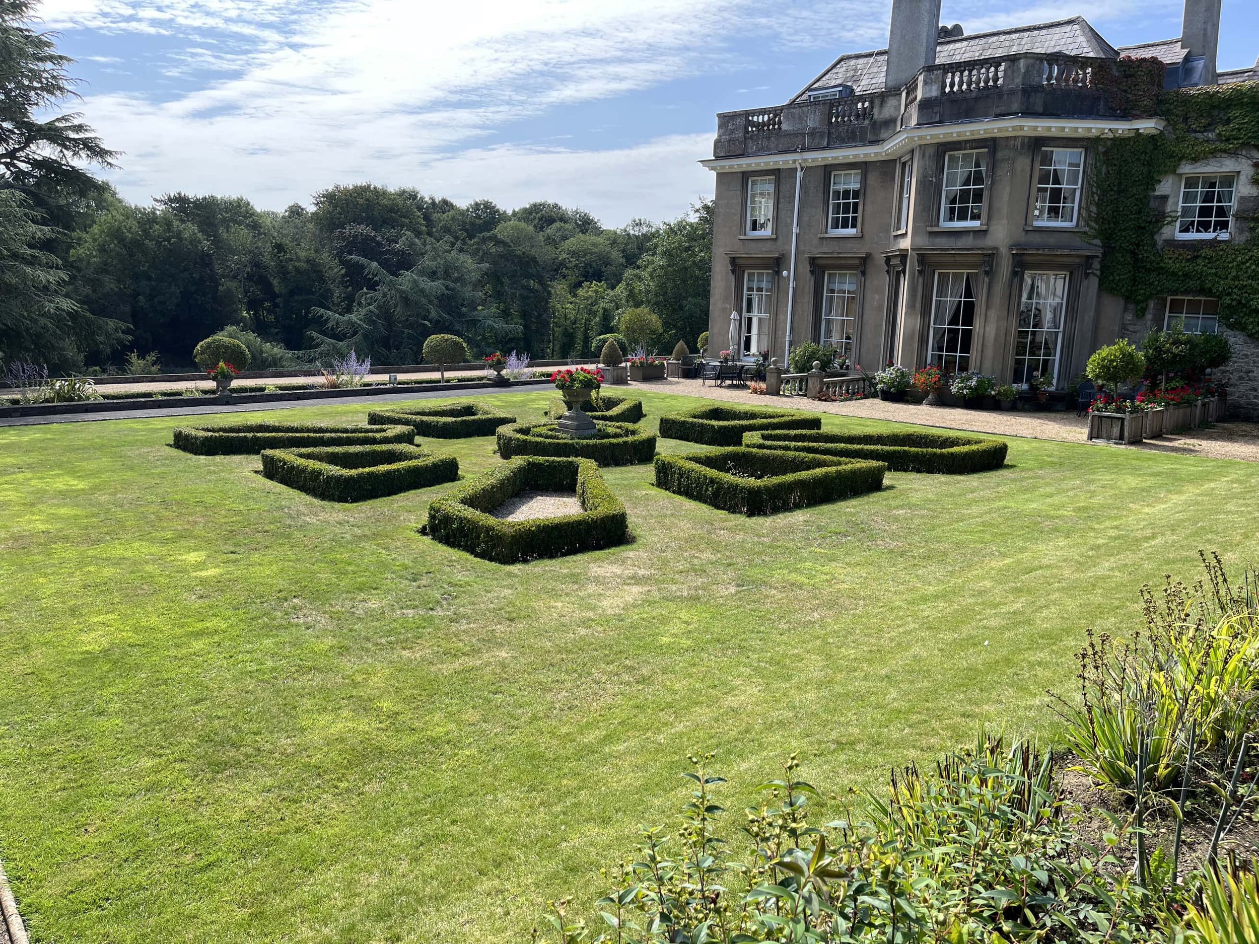 Douces Manor Photo2.jpg