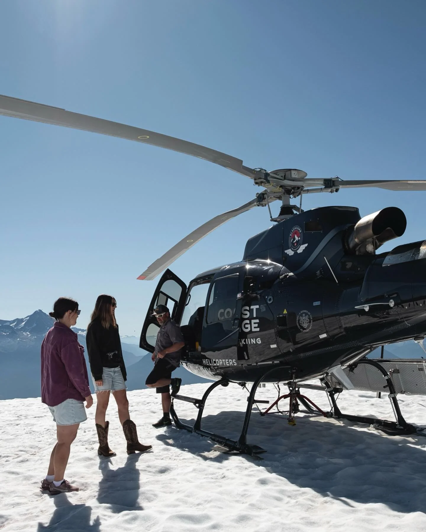 We took an unforgettable sightseeing flight with @blackcombhelicopters. Up there with Jel, Eve, Emilia, and Norine (missed Madison, hopefully she joins next time).

Swipe to see some incredible views from above (still dreaming about that flight 🚁).