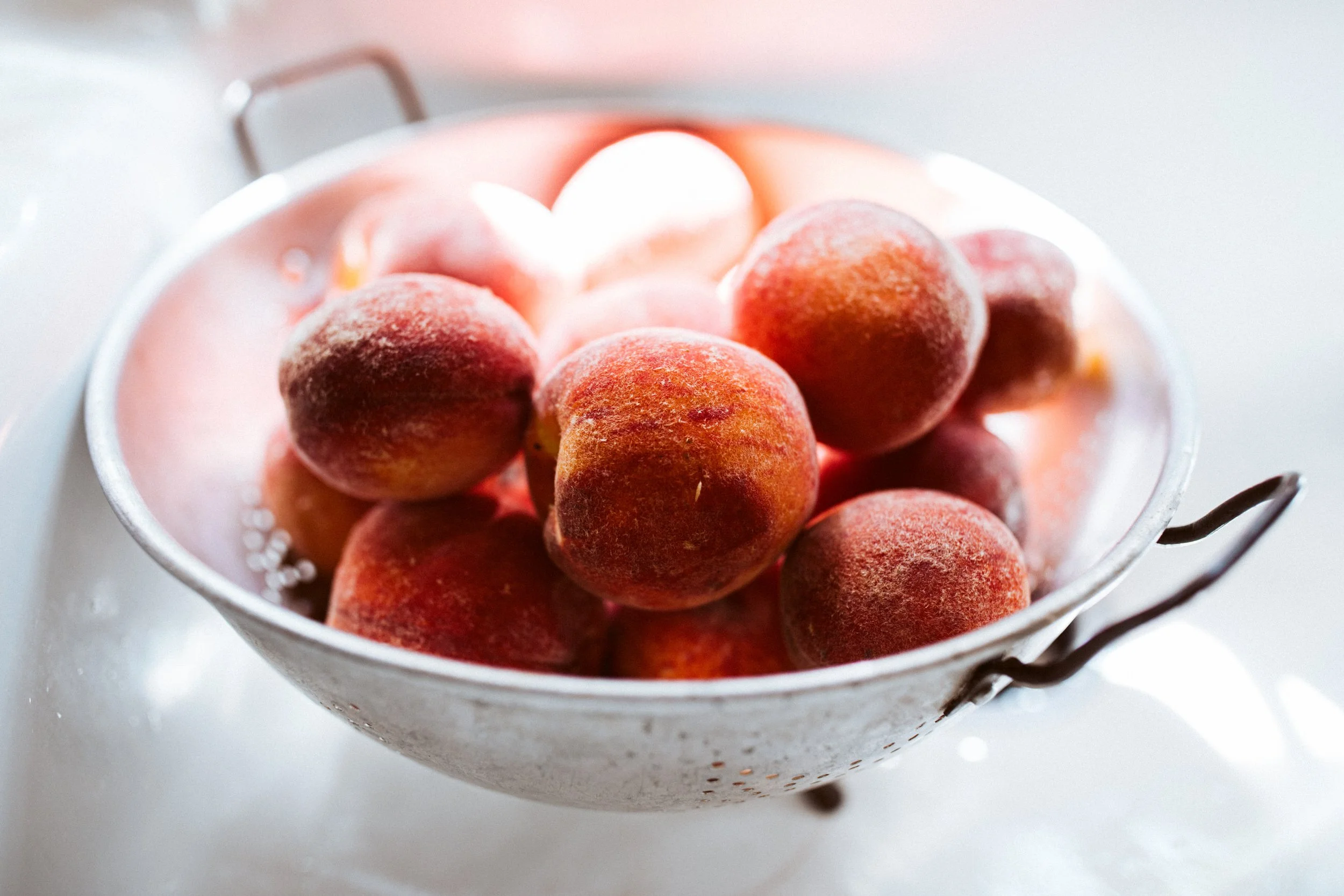 ©TonyaMerkePhotography-Peaches-Sink.jpg