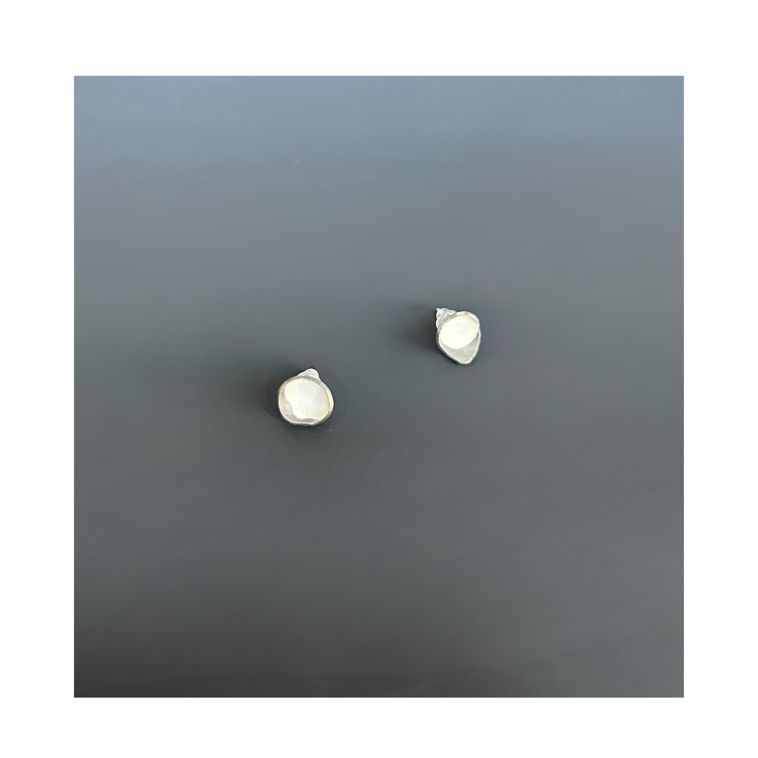 Cup earrings (White)