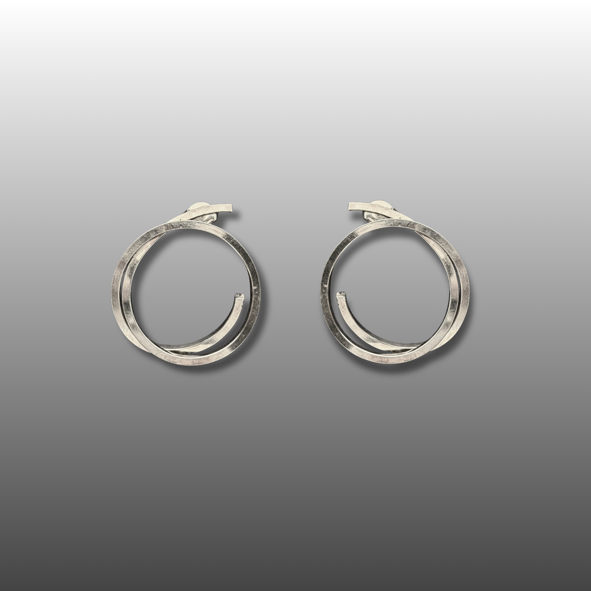 Hoop post earrings