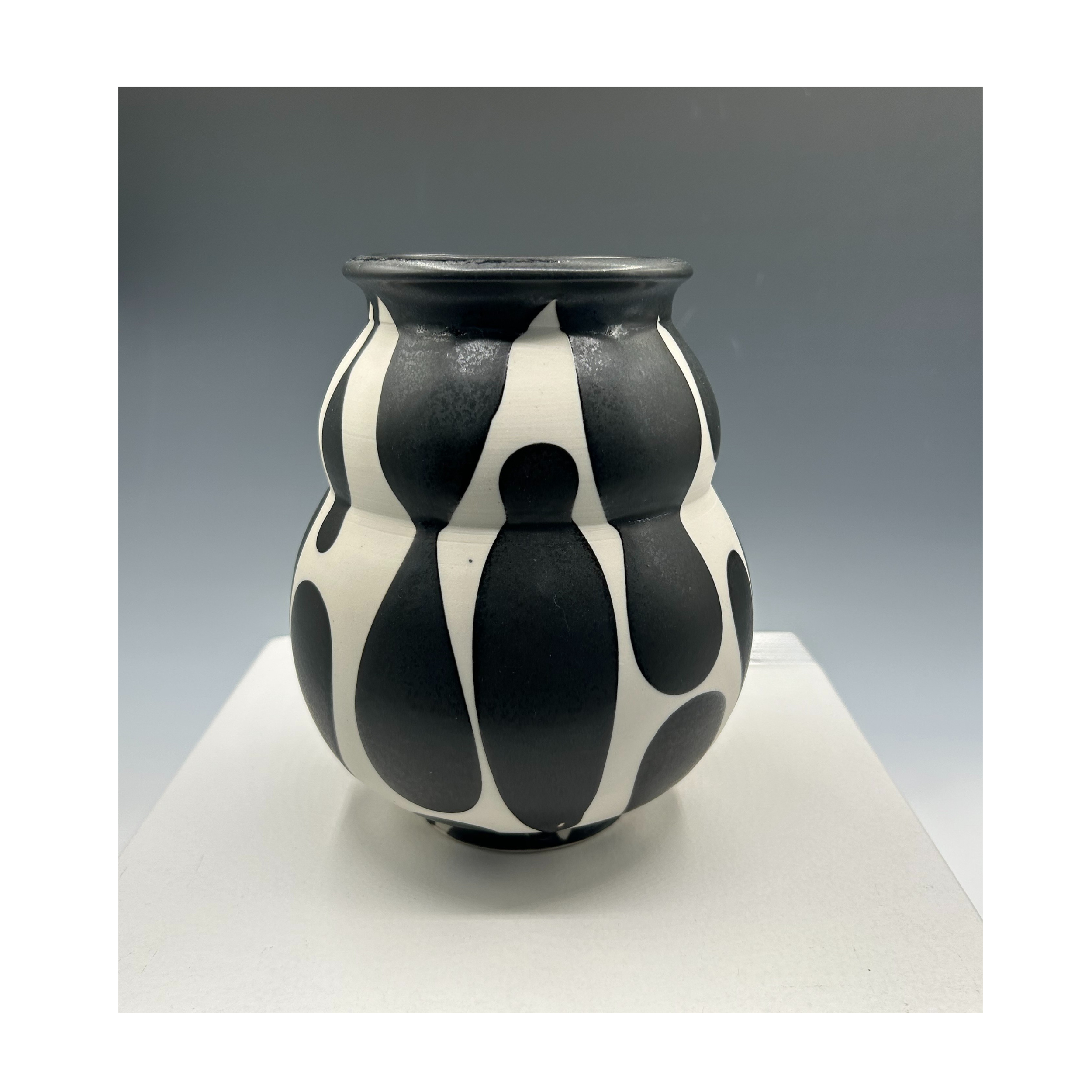 Black and White Vase — River Gallery