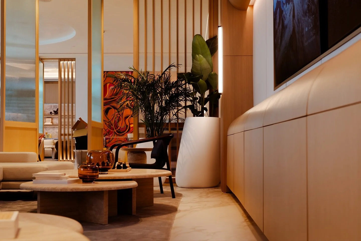 Casamar&rsquo;s media room is defined by flowing curves and refined materiality. McKenzie Craft engineered and fabricated the custom built-in with wrapped columns and curved white oak panels, translating the @rockwellgroup vision into a sculptural fo