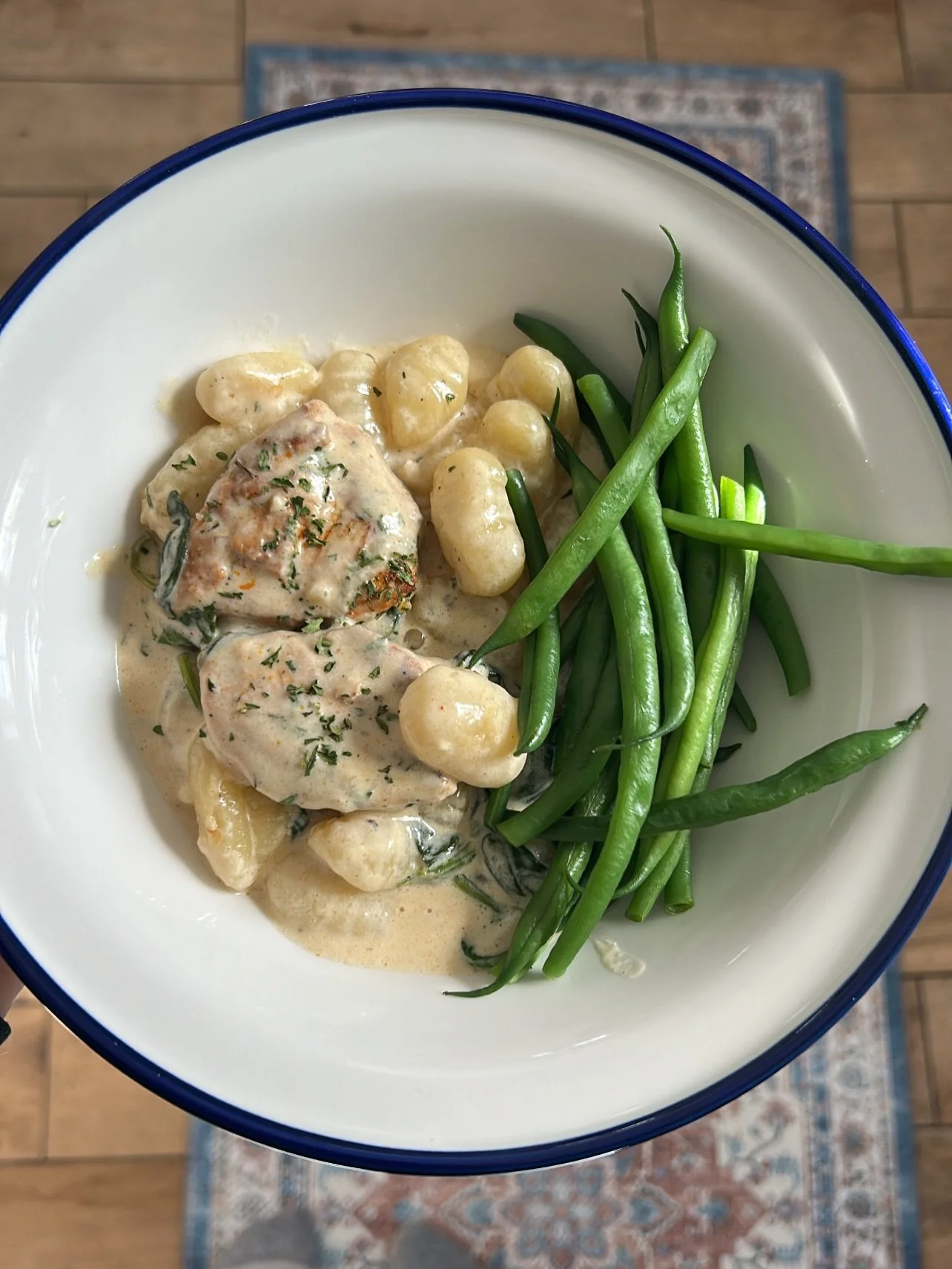 Derni&egrave;rement dans ma cuisine 🫛🥕🧀🫘🐓🐂
Je n&rsquo;ai pas de recettes pour chaque repas, parfois j&rsquo;improvise un peu avec ce qu&rsquo;on a, mais si &ccedil;a peut vous donner des id&eacute;es ✨ Celles que j&rsquo;ai des liens, ils seron