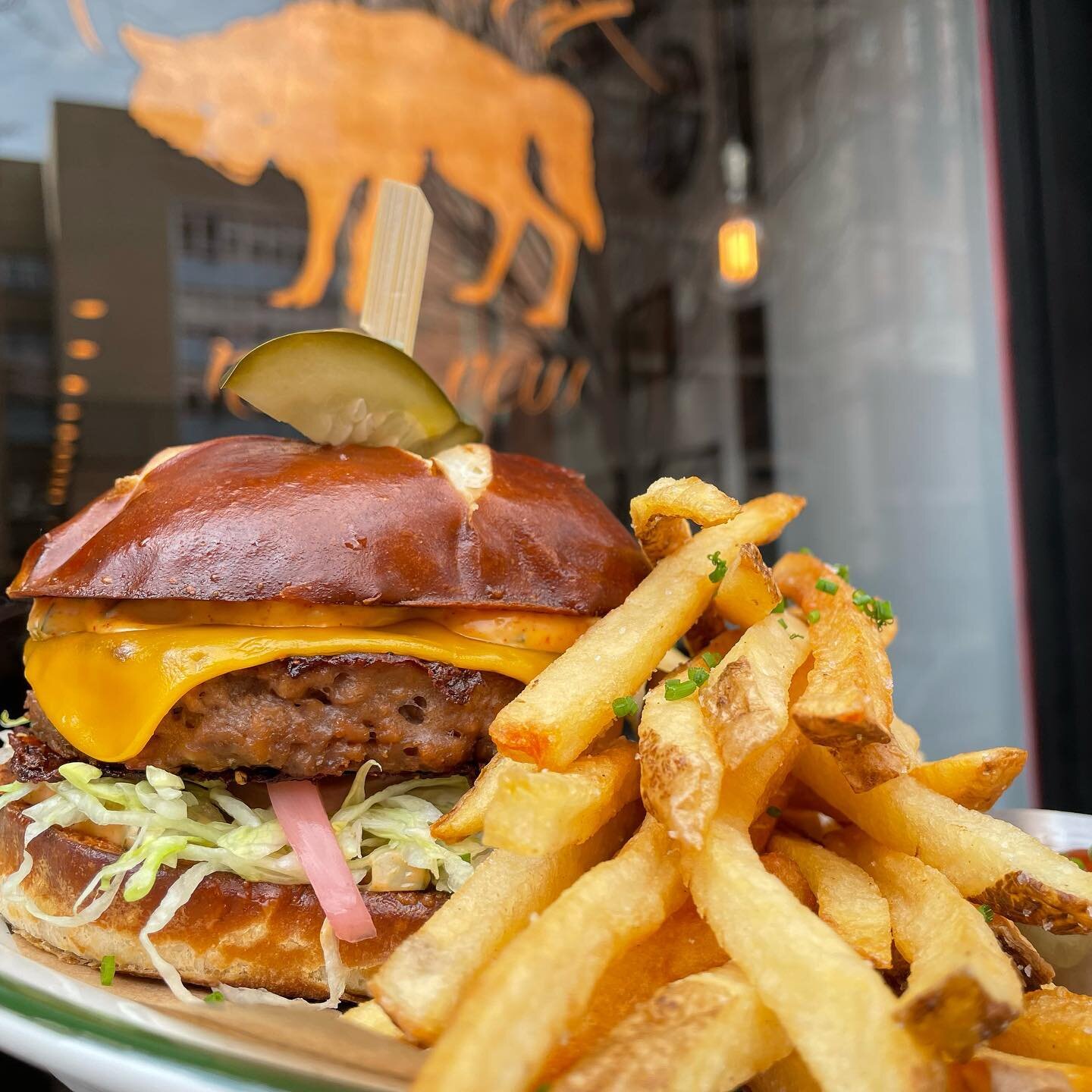 Hola!! 

Starting tomorrow join us for happy hour Tuesday - Friday 

Plant based burger with special sauce, pickled onions &amp; shredded lettuce + 1 pint of @badischestaatsbrauereirothaus 20$

All drafts + cans 1$ off 

Since Sunday - Monday our kit