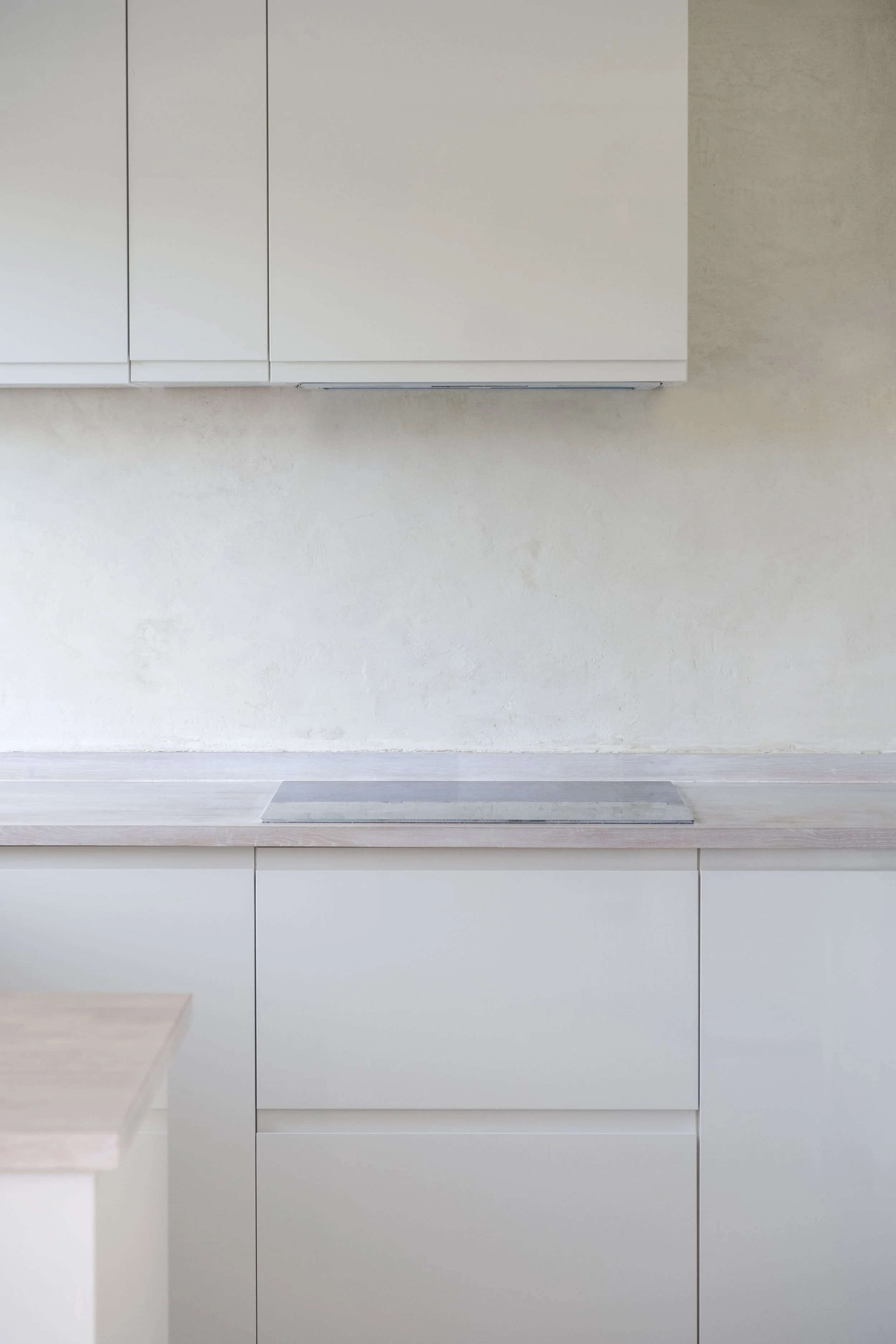 Slim and minimal architects kitchen design