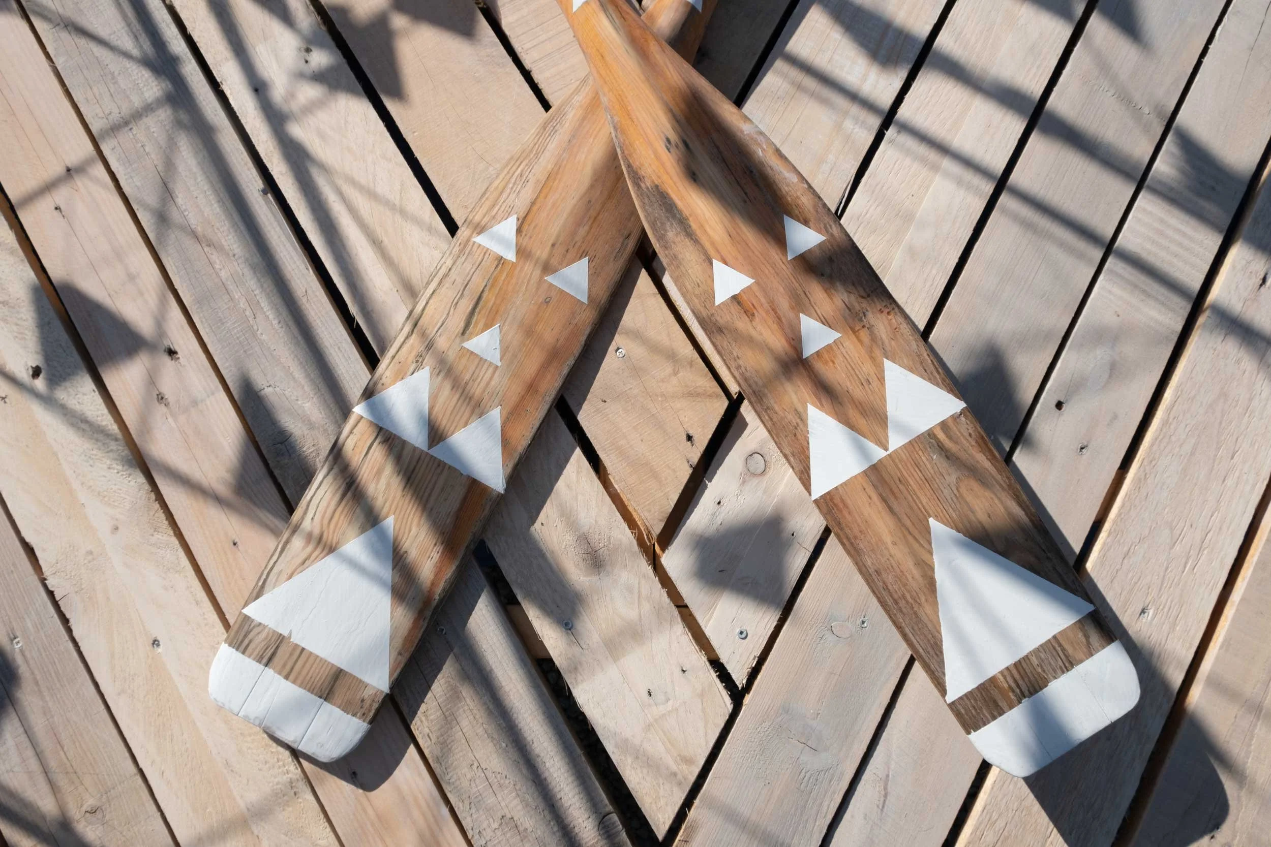 Artistic paint pattern on the boat oars by Inclume Architects