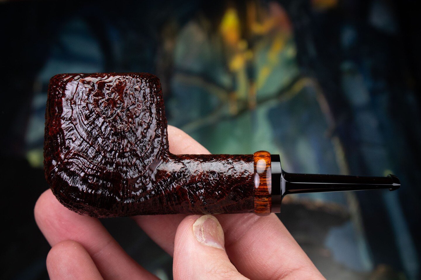 A crosscut chunky classic with ebonite and cocobolo.

I haven't been posting as regularly as I'd like because I've been finishing up some really complicated pieces. I also had a chance to finish up this awesome and extremely practical classic on the 