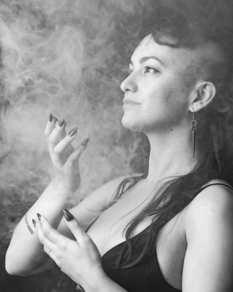 A few more shots by @artistjulietafumberg 📸🌫️ I can&rsquo;t wait to see how her show turns out later this year🖤✨ 

#photography #portraitphotography #bwportraits #blackandwhitephotography #creativephotography #artcollaboration #artportraits #artph