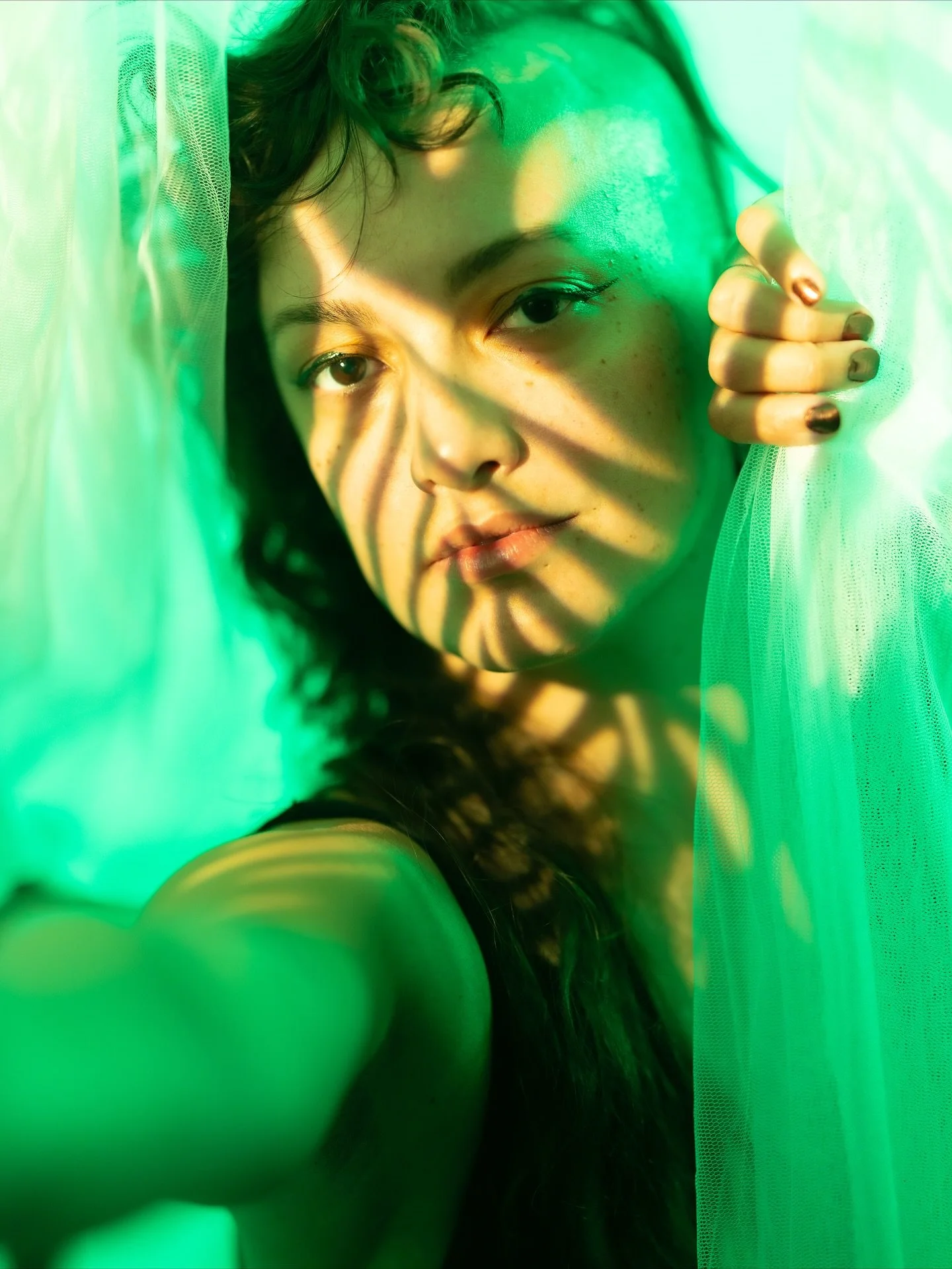 The lighting @artistjulietafumberg used was meant to capture nature&rsquo;s essence with the shadow of the leaves, but it&rsquo;s giving industrial chic⛓️💚⛓️
Always a fun collaboration with Julieta! 

#photography #portraitphotography #industrialchi