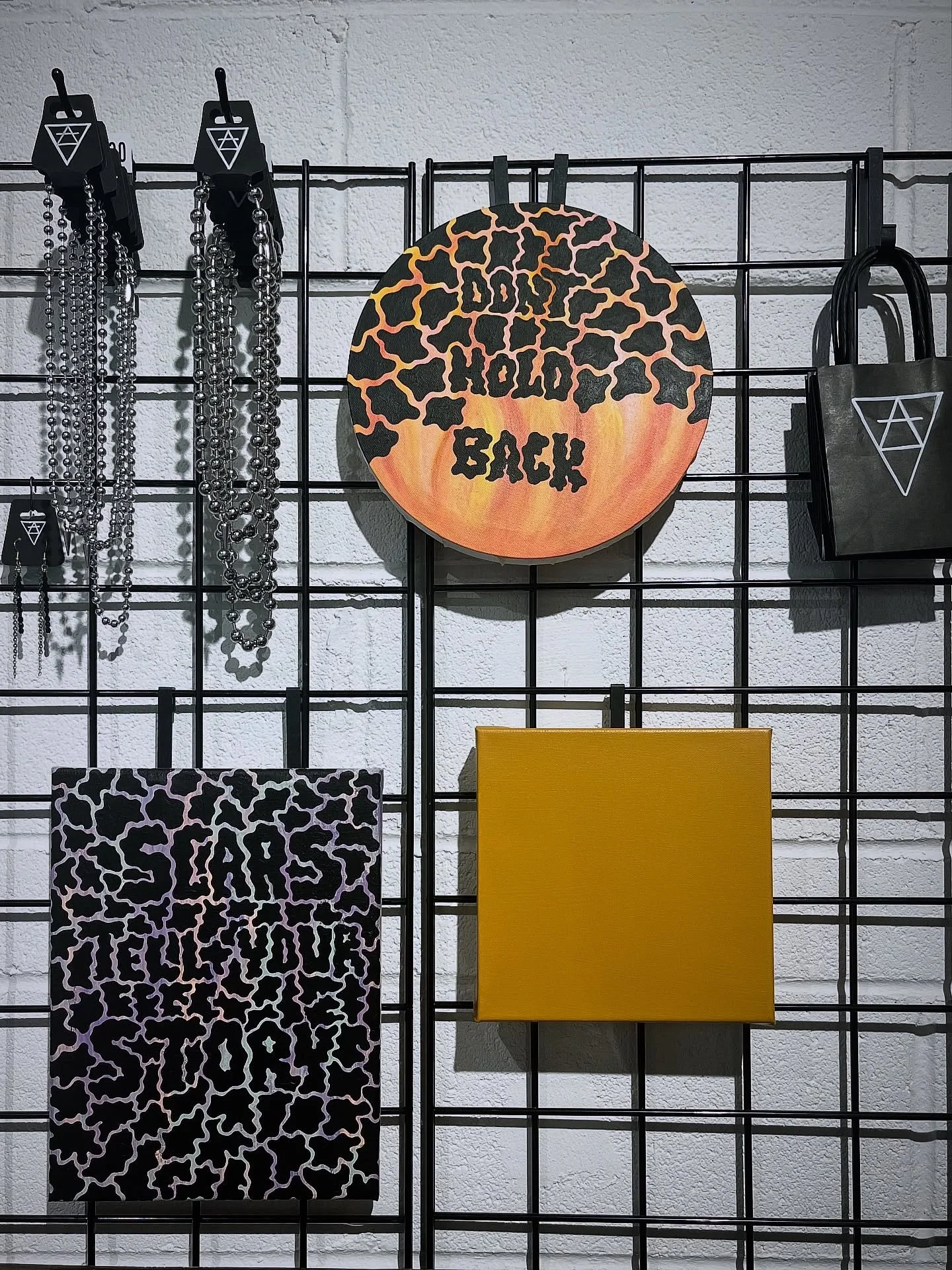 Bits from the Summer that gave me some amazing memories🖤
My favorite time of the year is here though so time to get spooooky👻

#summerisover #fallingforfall #artlife #artislife #artisalifestyle #riverartsdistrictasheville #livingintherad #loveisall