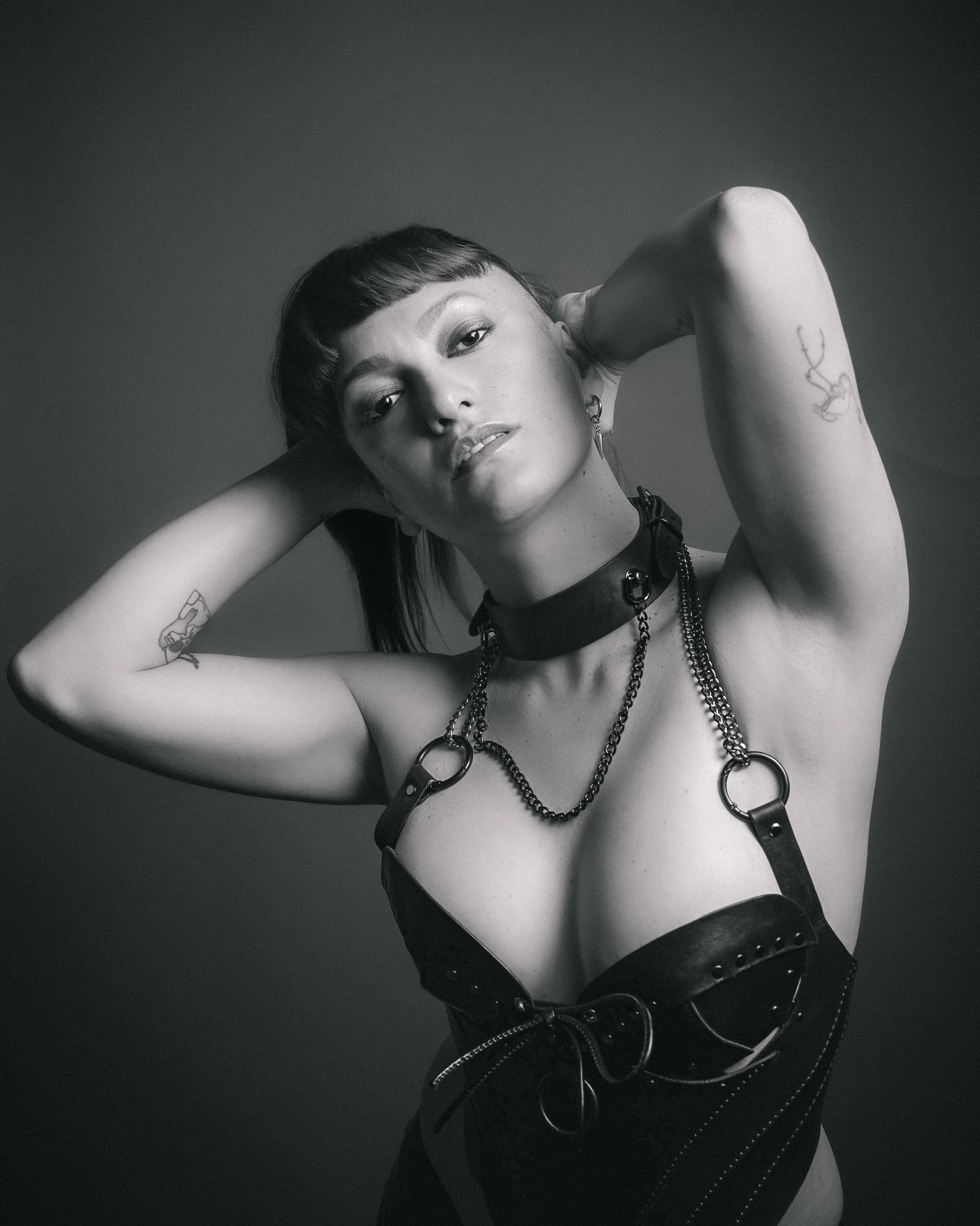 🖤🐈&zwj;⬛🖤
Which take is your favorite? 
Leather pieces: @3covens 
Photographer: @louis_james_2.0

#blackandwhitephotography #altfashion #alternativelifestyle #altmodel #kattnaz