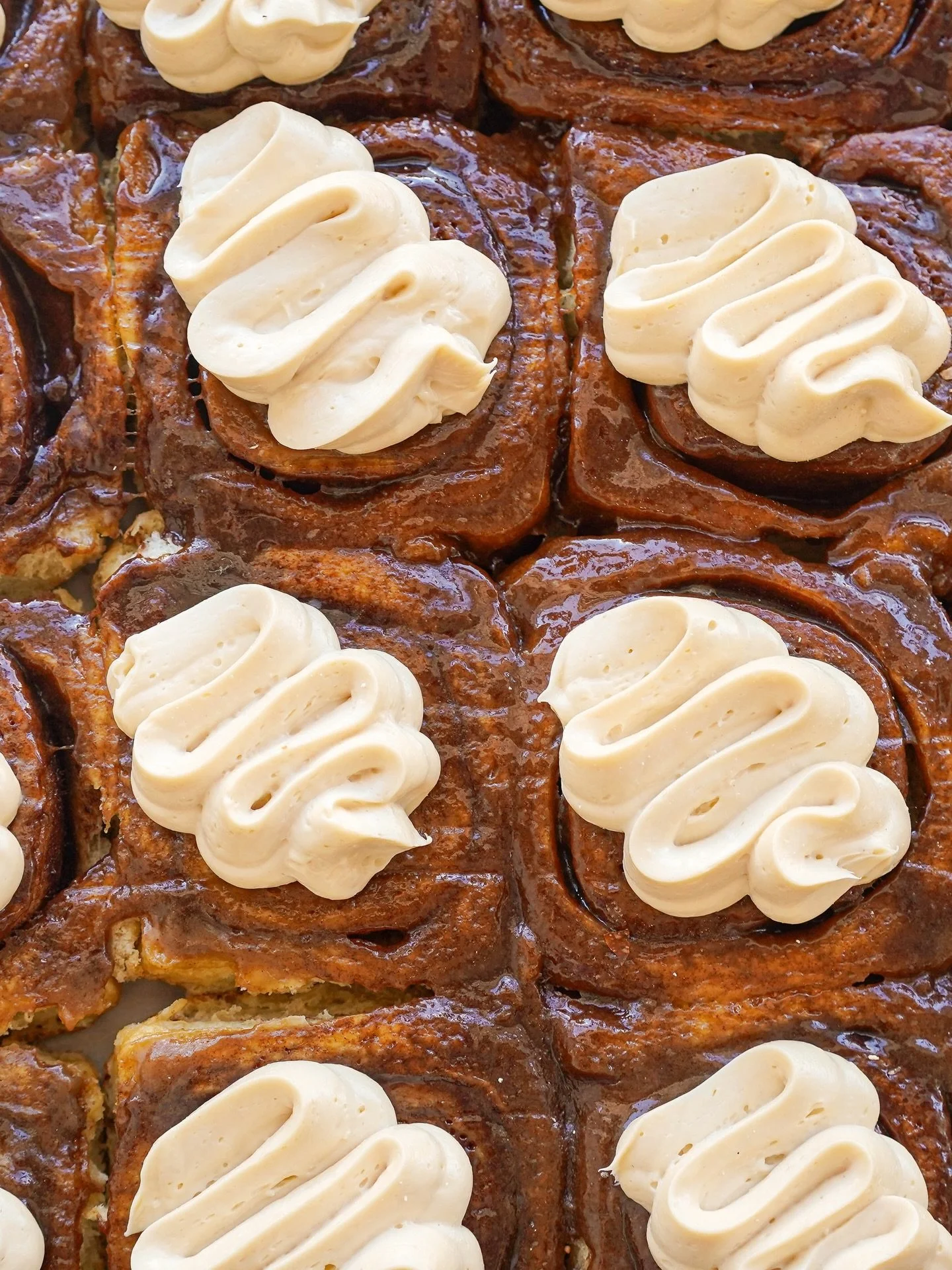 have a wonderful Friday 

Passez un excellent vendredi 

#cinnamonrolls #danish #tarts #pastry #lecroissant