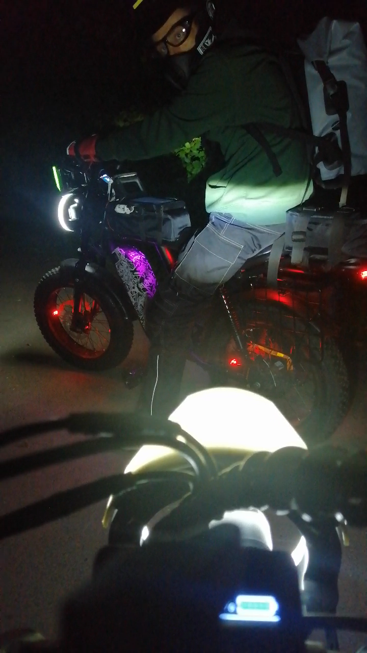 Urlife T2 20" fat tyre ebike on the Nant Bargoed Rhymni Trail at night