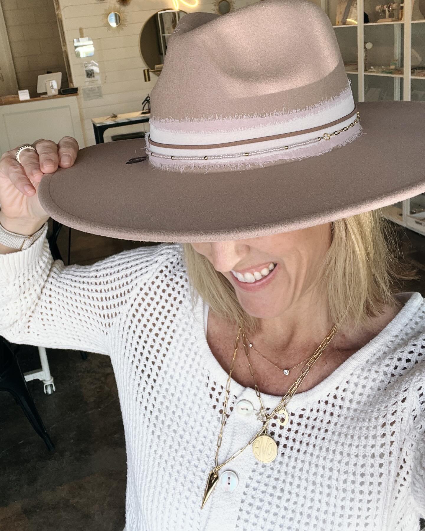 Hi friends 👋 I&rsquo;ve been playing around with these hats as a workshop idea, and I&rsquo;d love to get your input! 

Would you want to make one? If so, do you like the felt hats like this, or would you rather have a straw hat for the beach?

I&rs