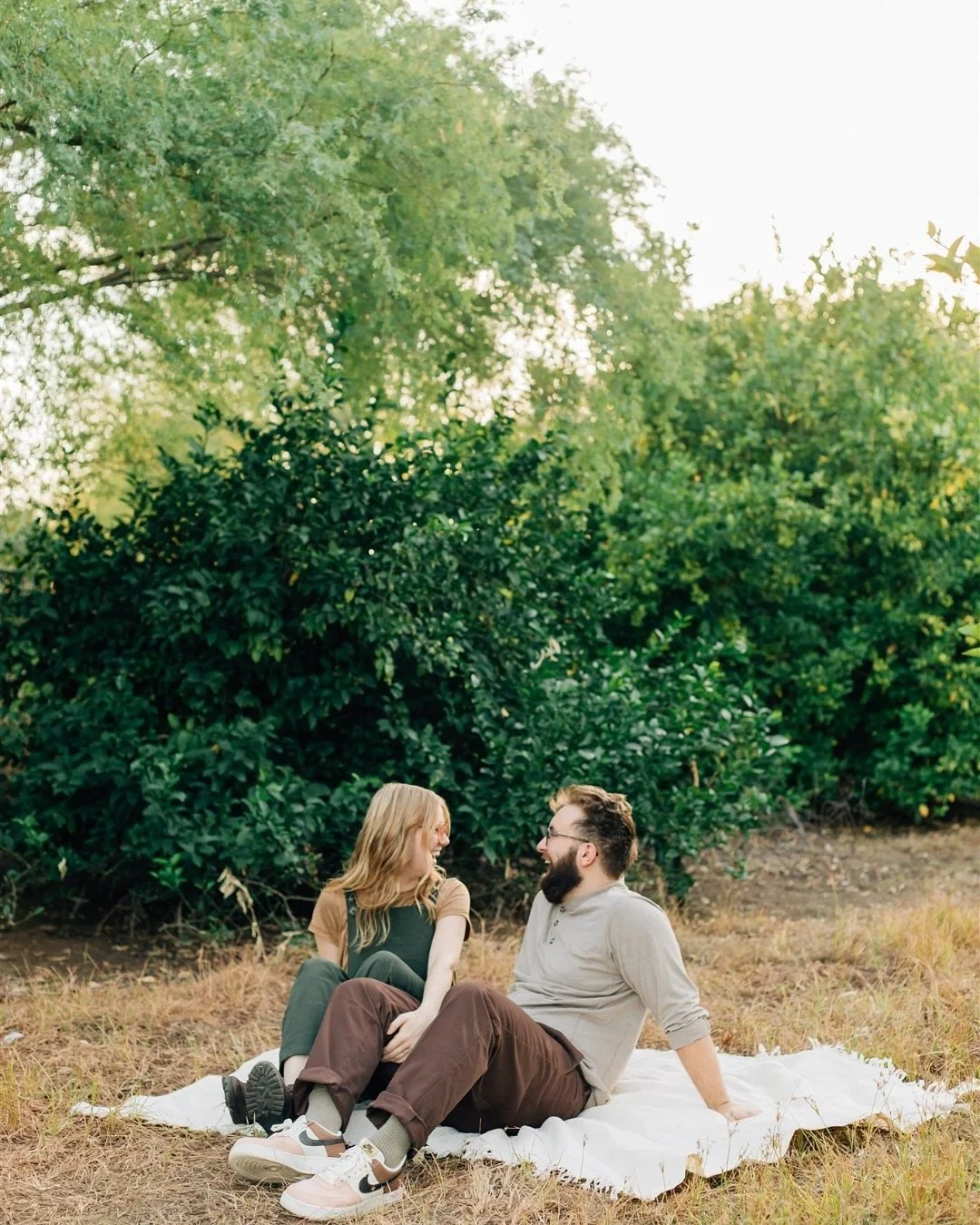The cutest engagement session with the best twist. 

Swipe for a surprise 🎃 

#cayleenannphotography #engagementphotos #halloweenengagement #couplesphotographer #arizonacouplesphotographer #couplesphotographeraz