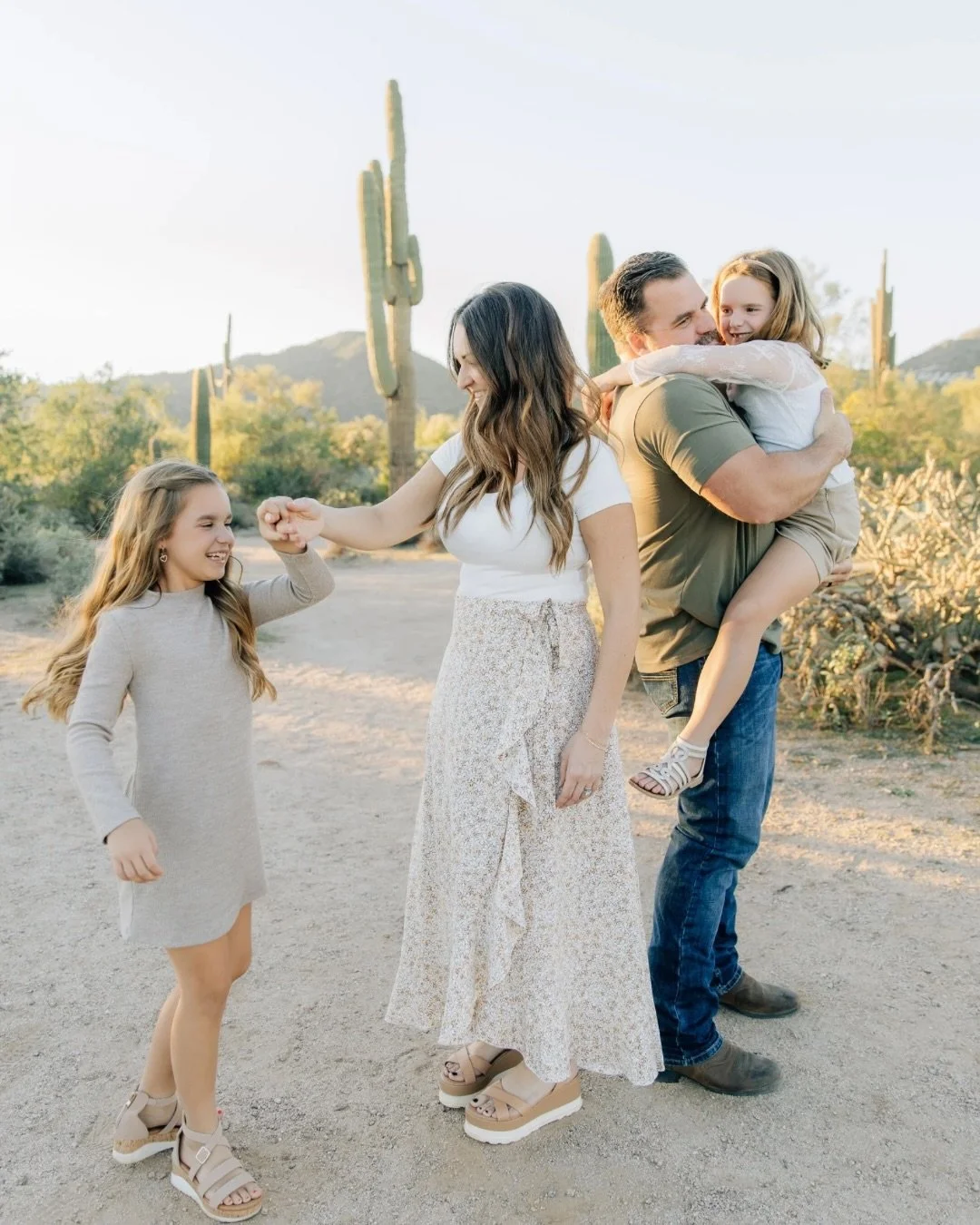 Hello December 👋🏼 and hello to all the new faces, I&rsquo;m so glad you&rsquo;re here! November absolutely flew by for me and I&rsquo;m so excited to keep sharing all the magic we made with these holiday sessions. 

#cayleenannphotography #arizonaf