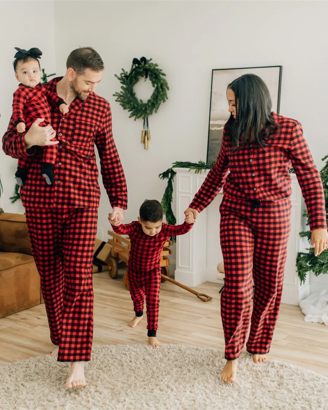 The Fox Family⛄️🌲 

&ldquo;OH MY GOODNESS!!!! I couldn&rsquo;t even get past the video without weeping. The pics and video are amazing!!!!!! Thank you so so so so much for capturing our family and the absolute sweetness of our kids.
We appreciate yo