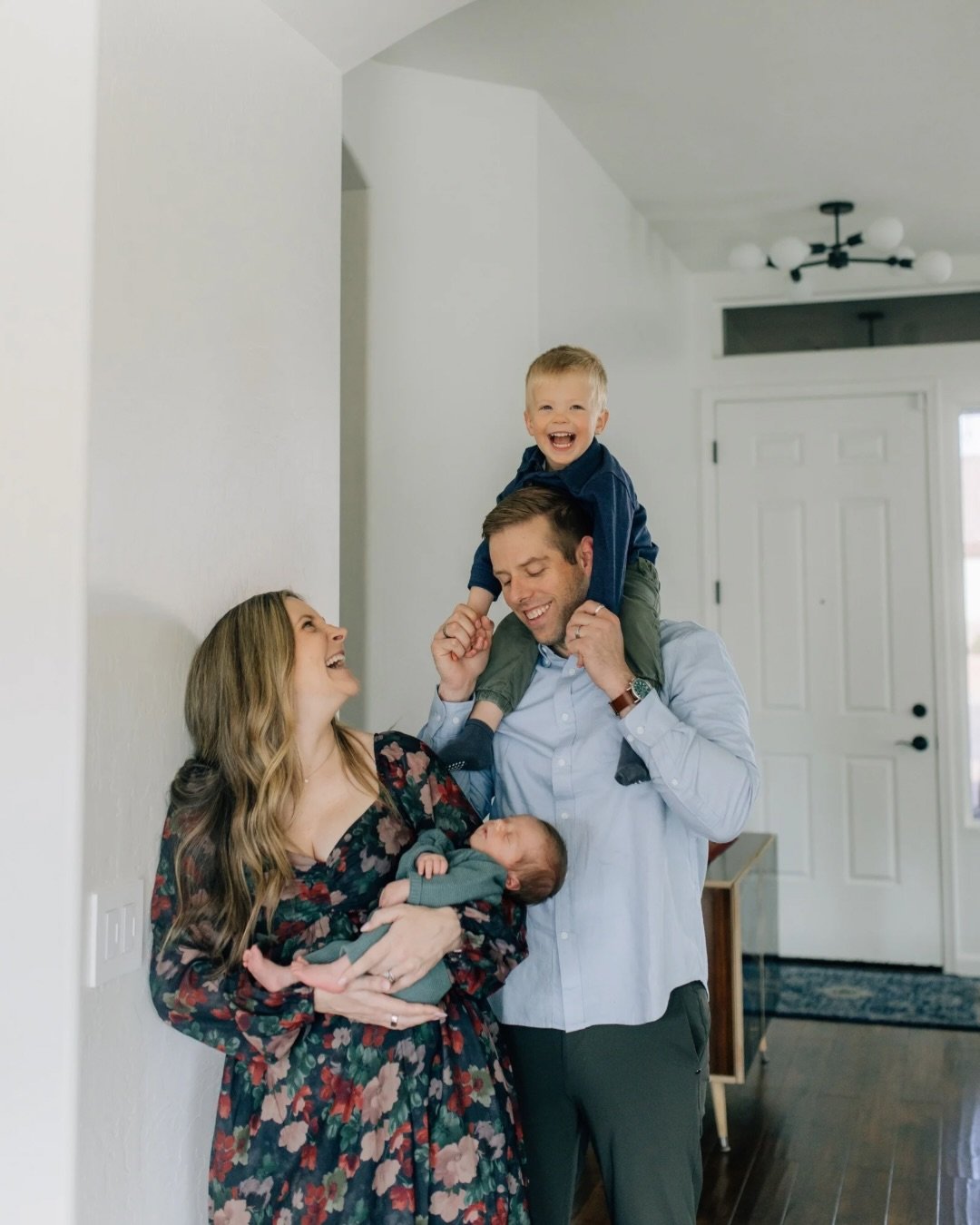 Newborn sessions don&rsquo;t have to be &ldquo;cheesy or stuffy&rdquo; they can be effortlessly done in the comfort of your home. Like any other session they should reflect the season of life you&rsquo;re in and that doesn&rsquo;t have to alway been 