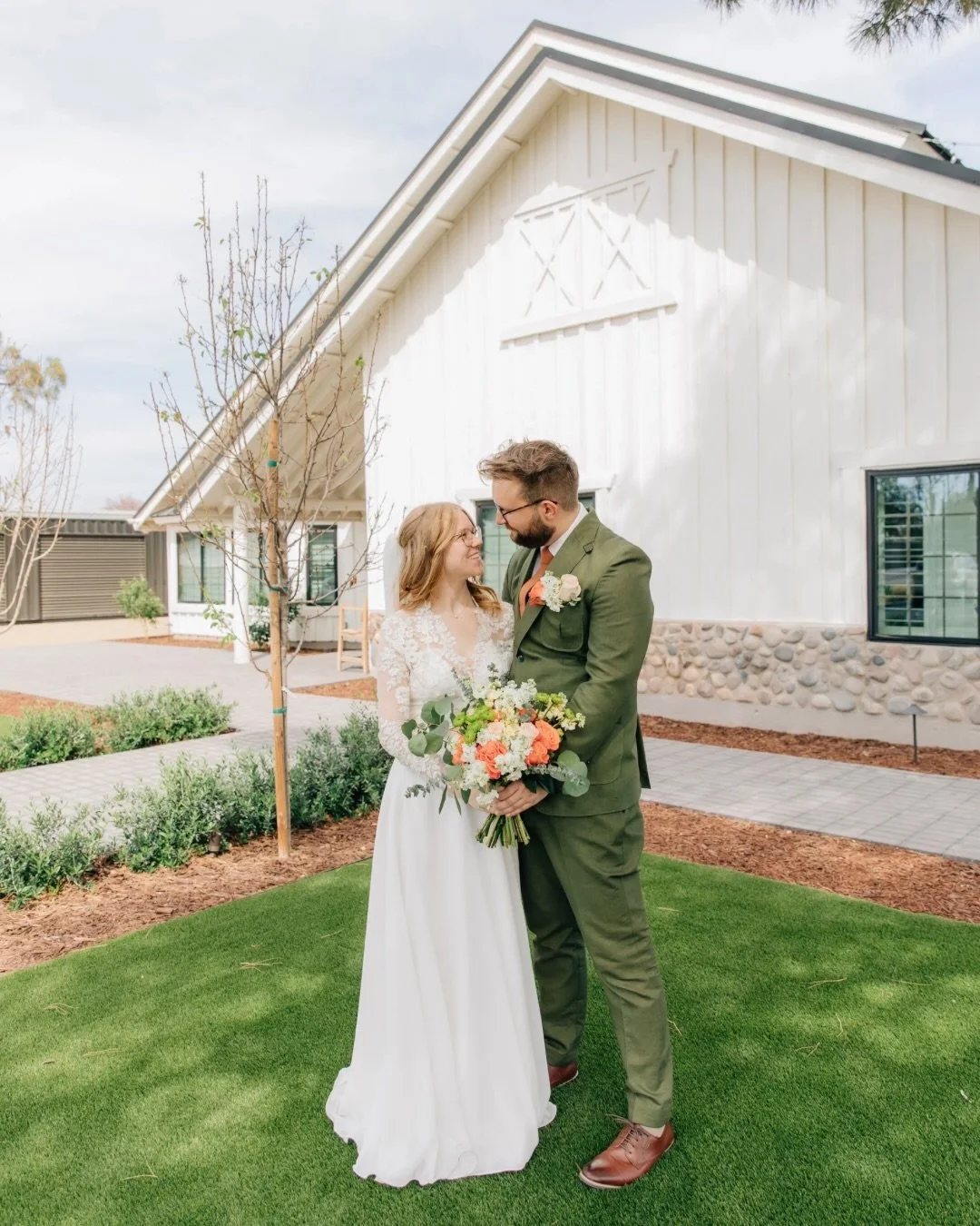 I can&rsquo;t believe I never shared more from some of my favorite people&rsquo;s big day 💍 Grace + Brayden at the @theacreaz surrounded by all their friends and family🤍

Venue: @theacreaz 

#arizonaweddingphotographer #arizonaphotography #theacre 