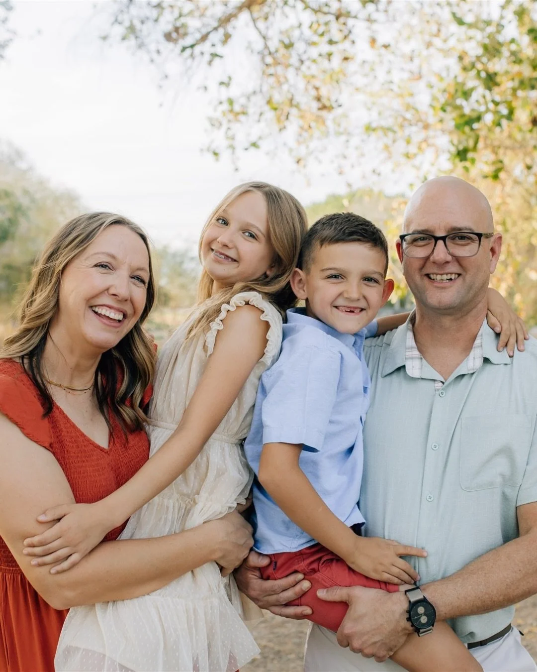 Hello, April! 🤍

Can you believe the first few months of the year have already flown by? As we welcome a new month, it&rsquo;s the perfect time to start thinking about summer memories. ☀️ The longer days, golden light, and playful vibes make this se